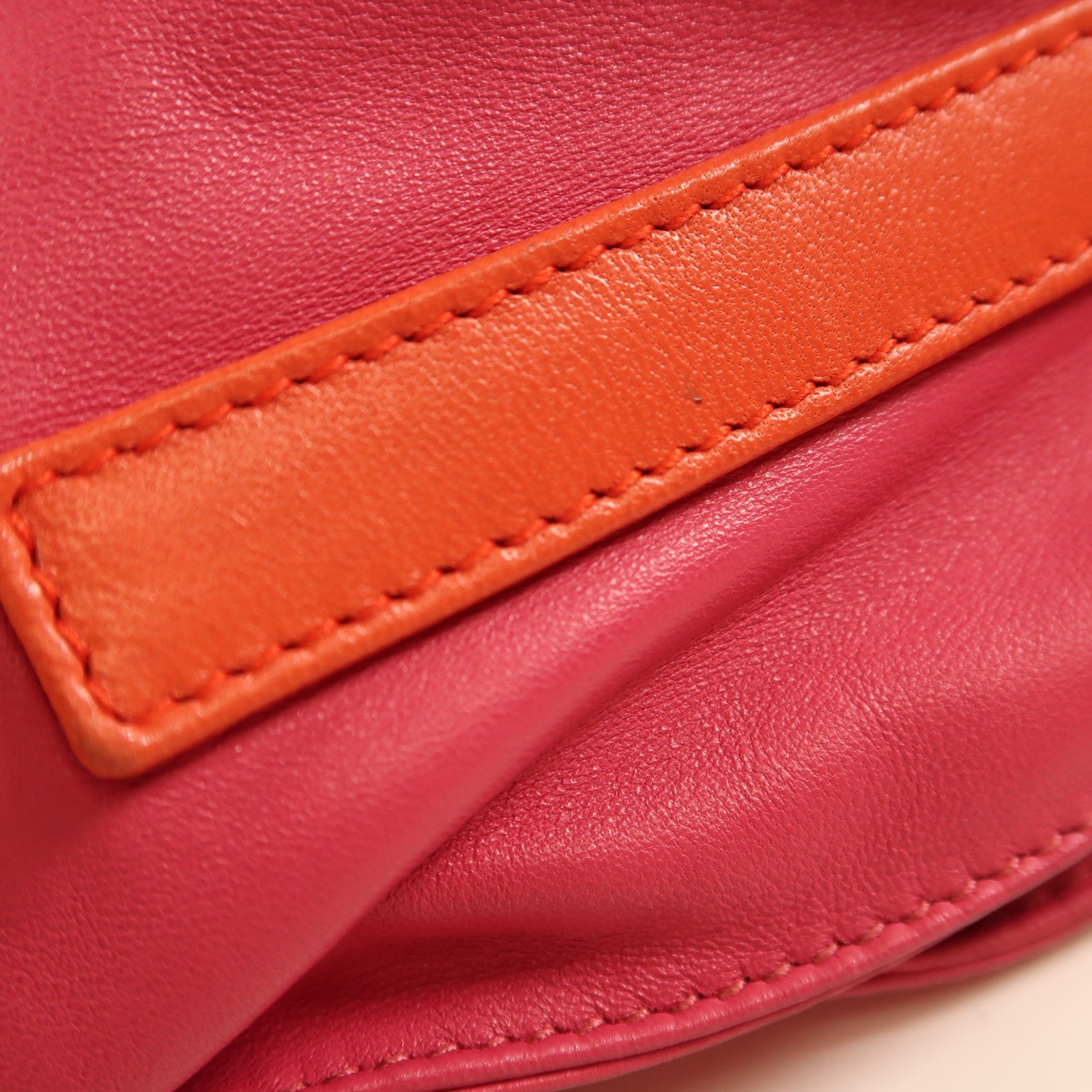 LOEWE 牛皮皮革Shoulder Bag銀扣肩背袋