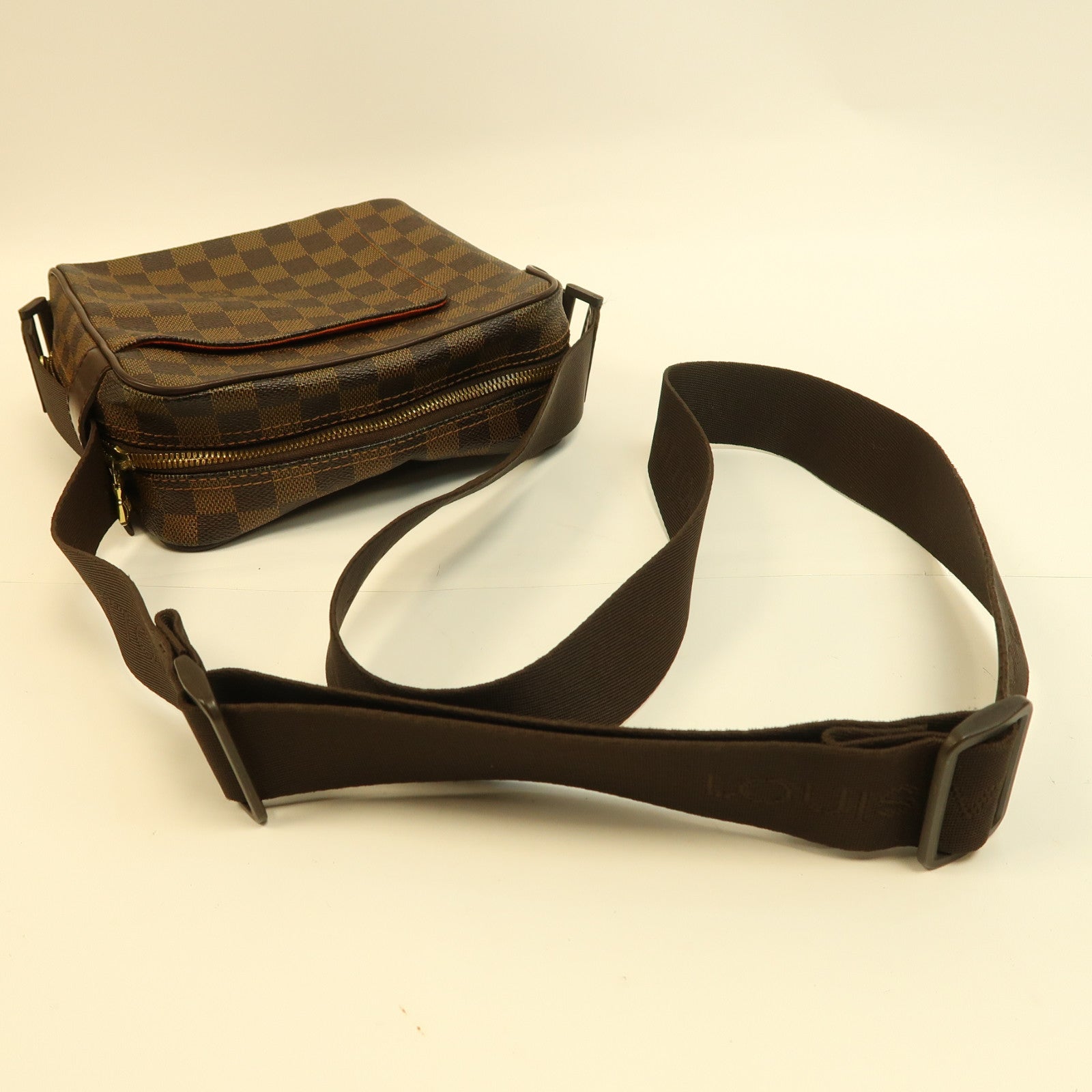 LOUIS VUITTON Damier Olav PM金扣肩背袋啡色