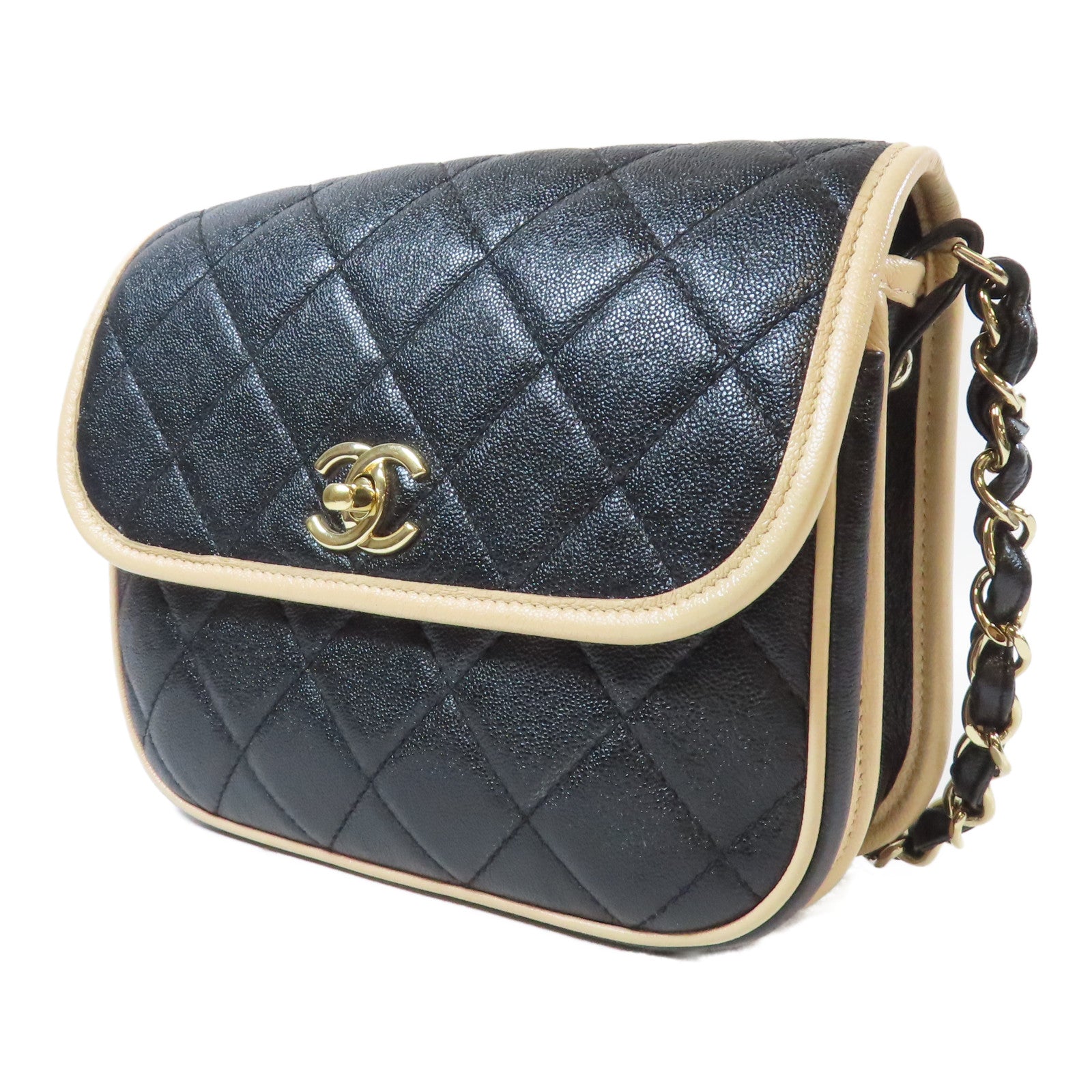 CHANEL 菱格Caviar皮革Messenger Bag金扣鏈帶肩背袋黑色/米色