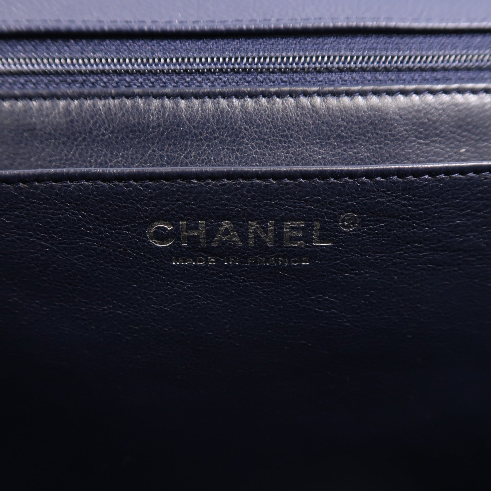 CHANEL 牛皮皮革Maxi Classic銀扣鏈帶肩背袋