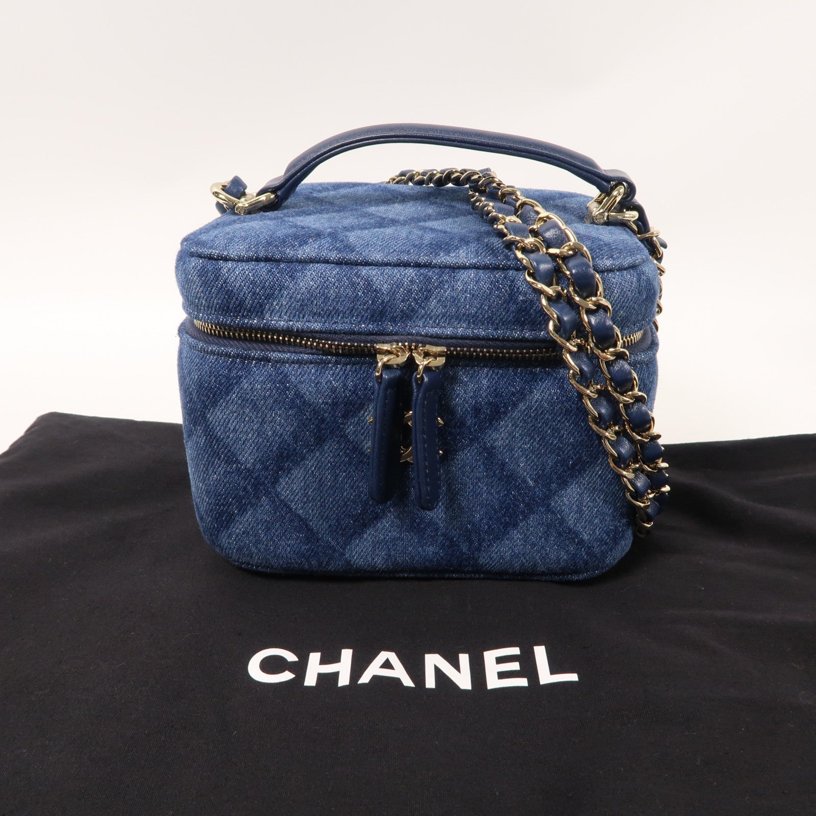 CHANEL 菱格牛仔布Vanity Case金扣手挽肩背兩用袋藍色