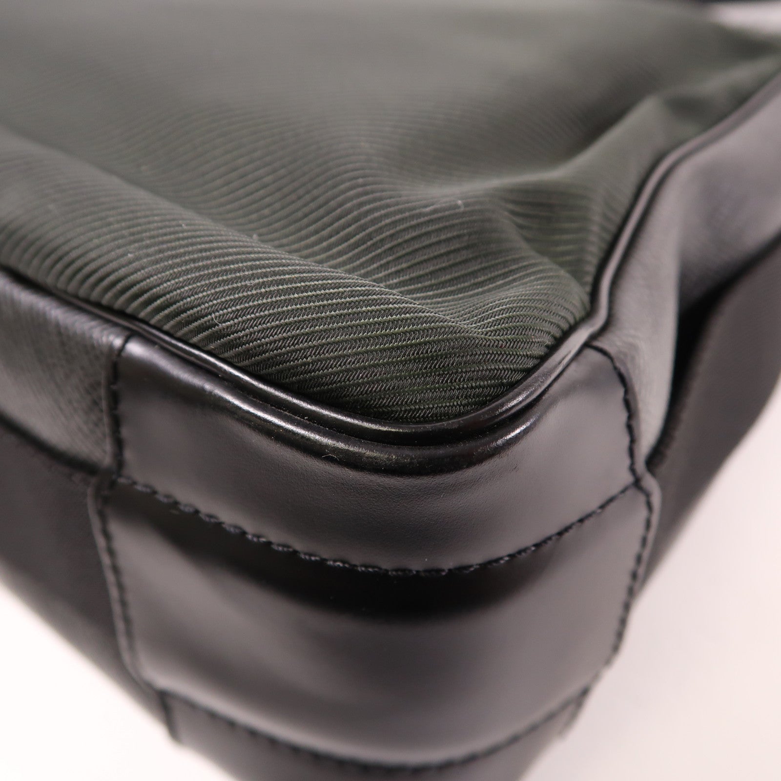 LOUIS VUITTON Taiga皮革Taiga Victor銀扣肩背袋