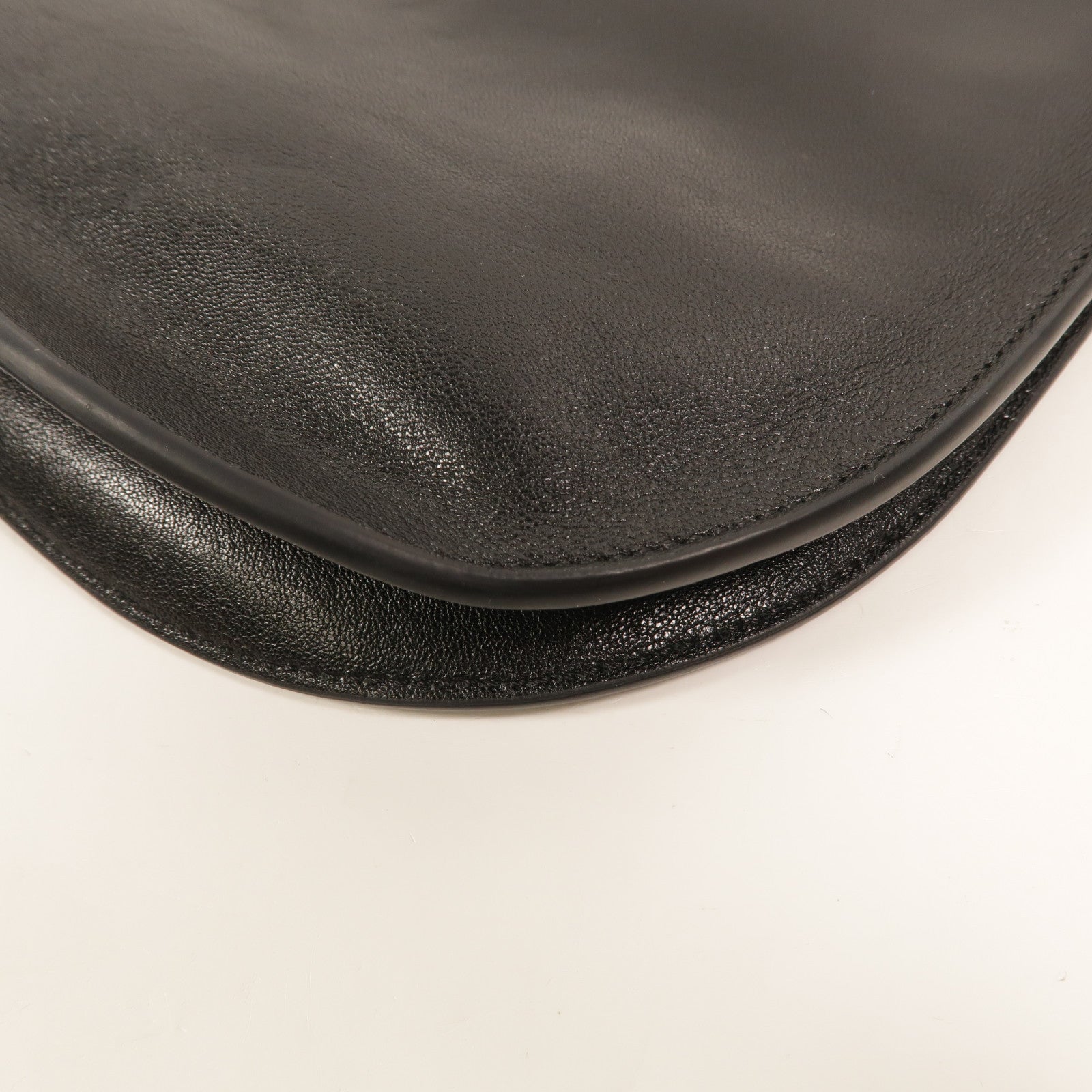CELINE 羊皮皮革Soft Triomphe Besace肩背袋