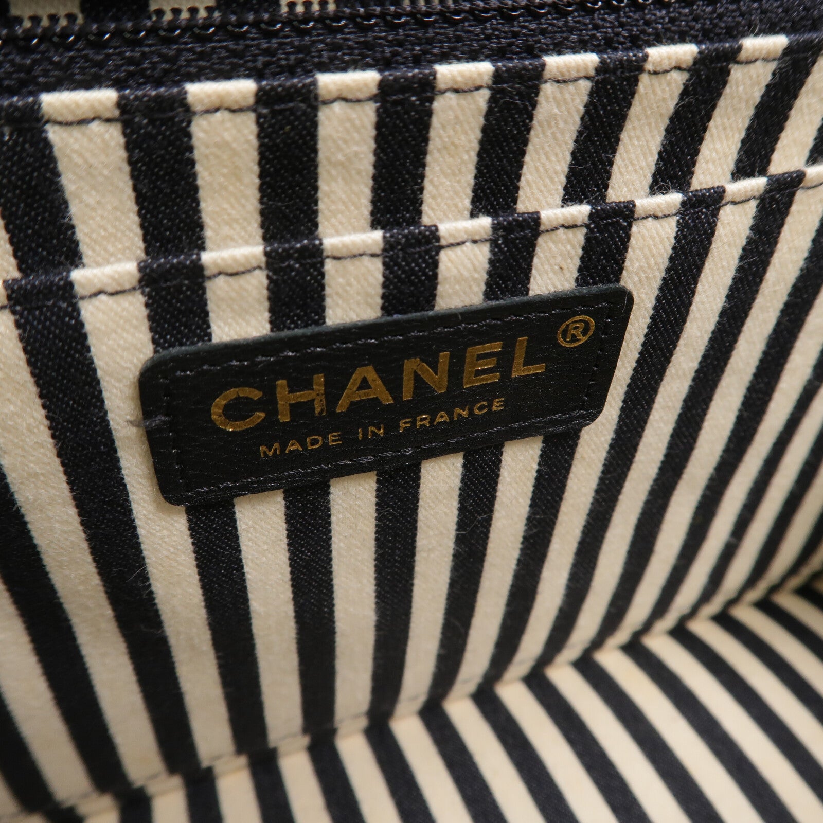 CHANEL 牛皮皮革Large Chevron Flap鏈帶肩背袋