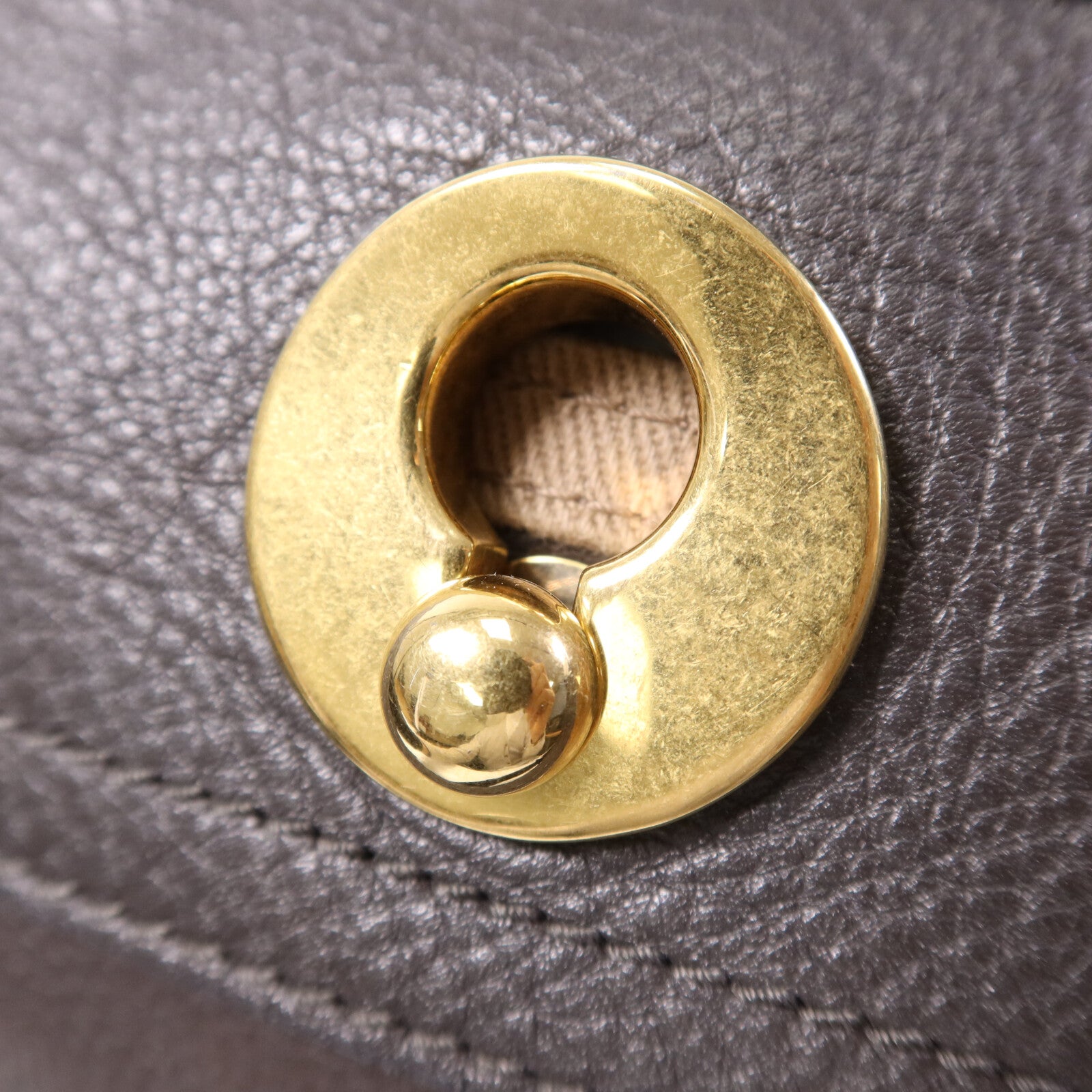 YVES SAINT LAURENT 牛皮皮革Muse金扣肩背袋