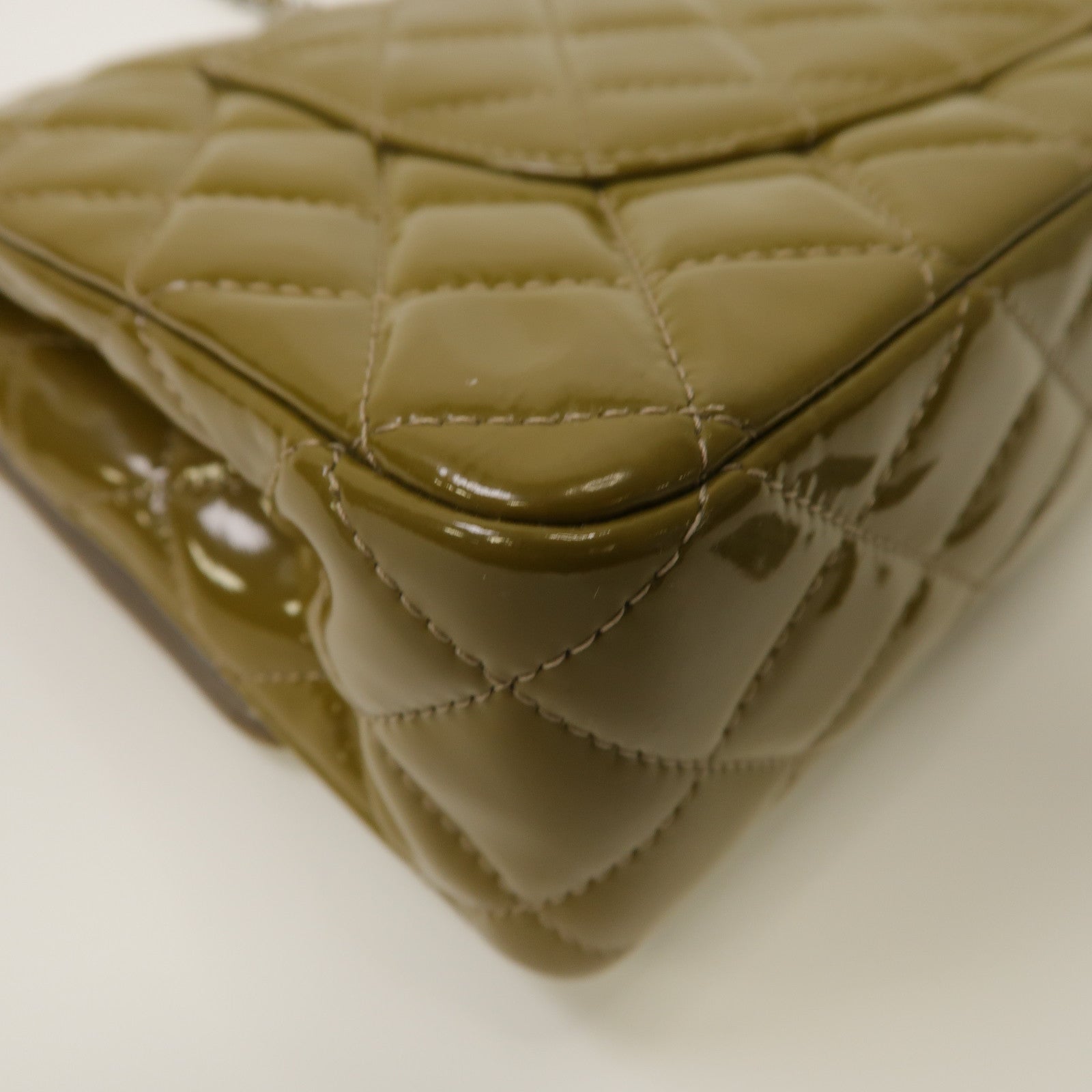 CHANEL 【激減優惠】菱格漆皮皮革Classic Flap 25銀扣鏈帶肩背袋綠色/灰色