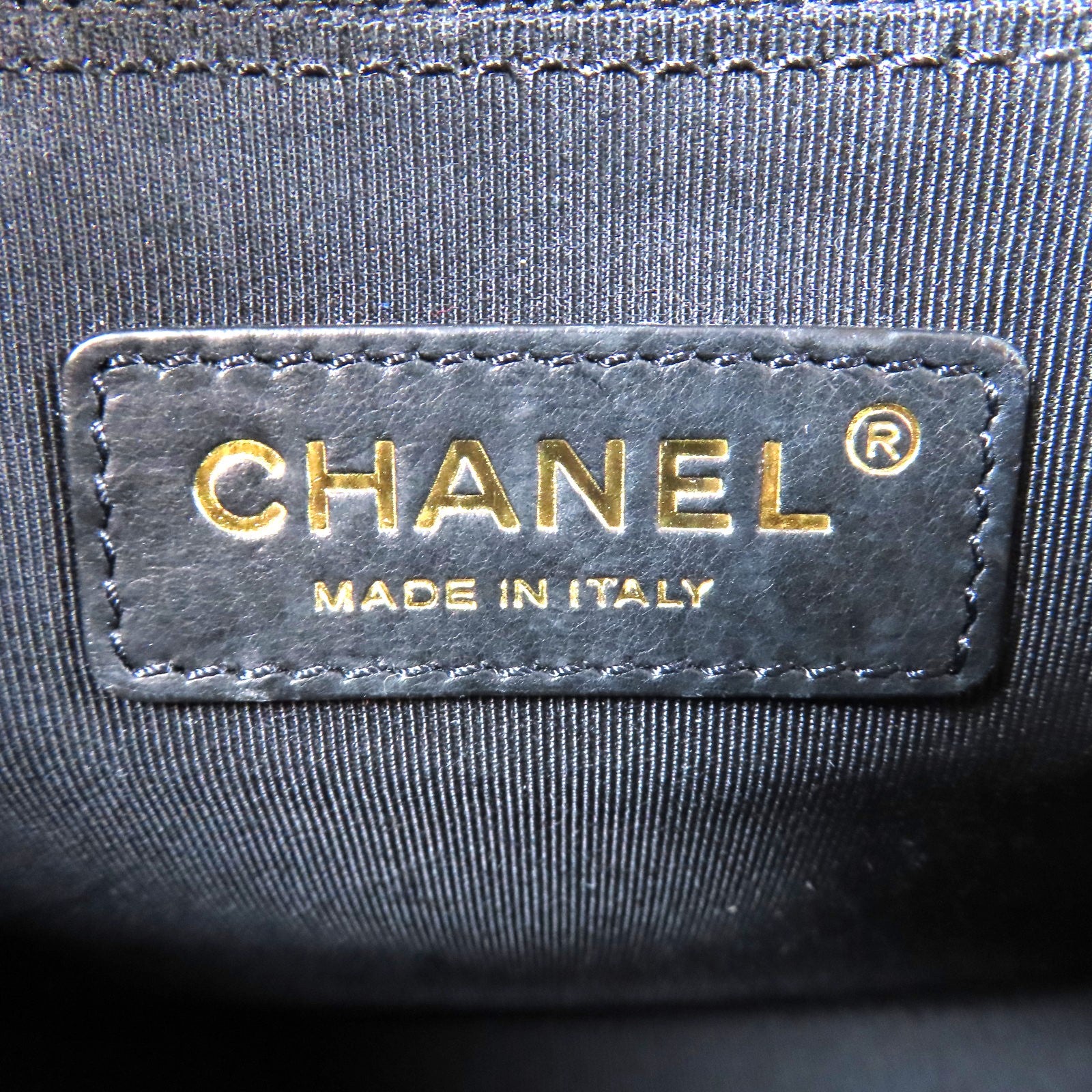 CHANEL 菱格Caviar皮革Messenger Bag金扣鏈帶肩背袋黑色/米色