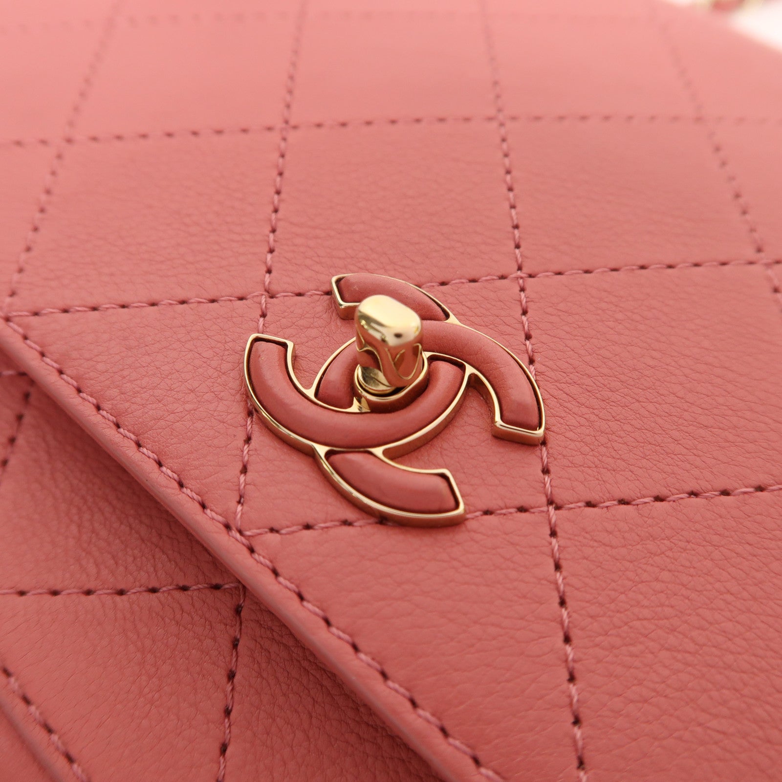 CHANEL 牛皮皮革Chain Shoulder金扣鏈帶肩背袋