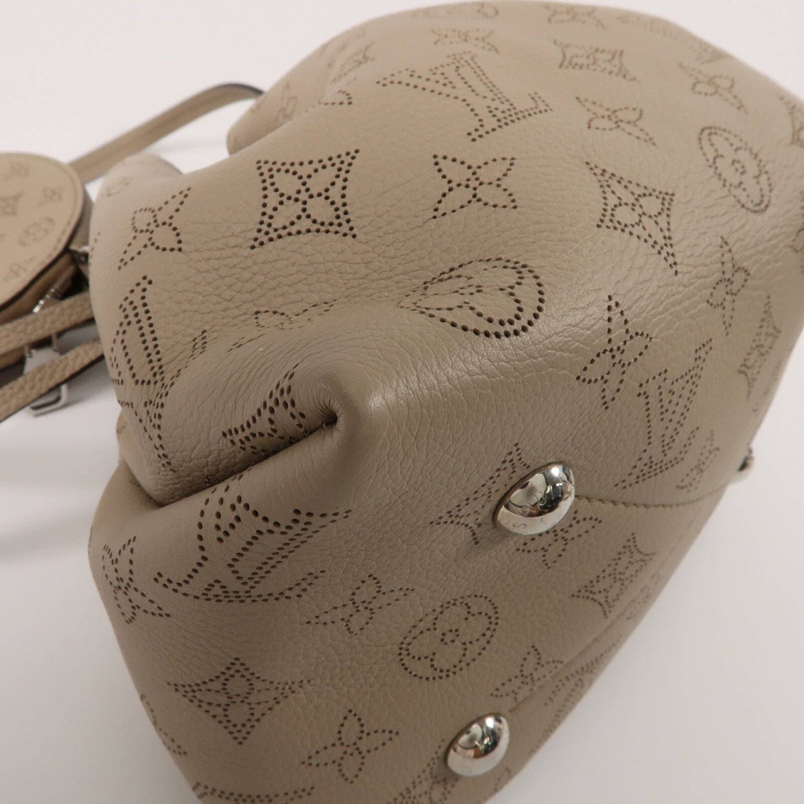 LOUIS VUITTON Mahina皮革Bella鏈帶肩背袋