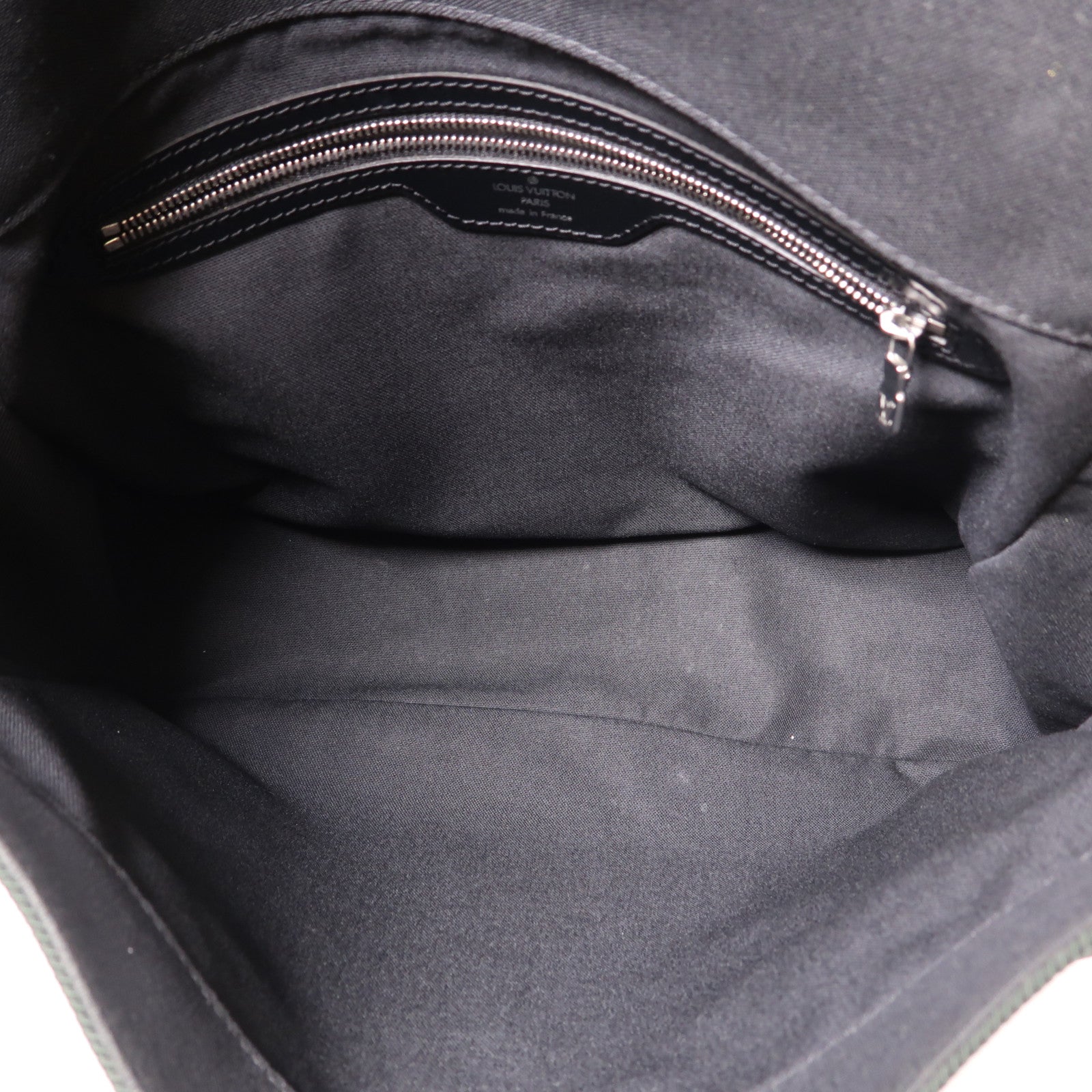 LOUIS VUITTON Taiga皮革Taiga Victor銀扣肩背袋