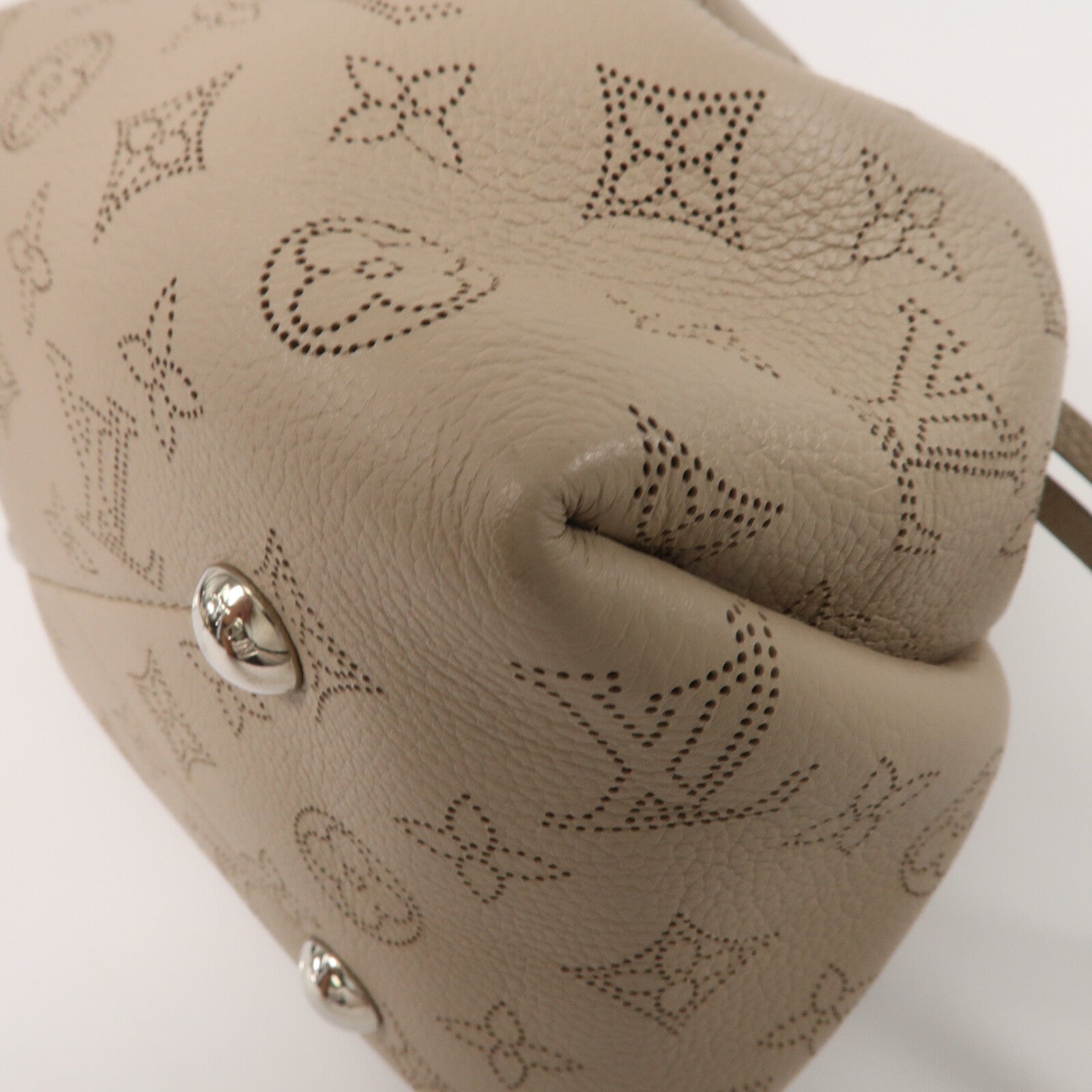 LOUIS VUITTON Mahina皮革Bella鏈帶肩背袋
