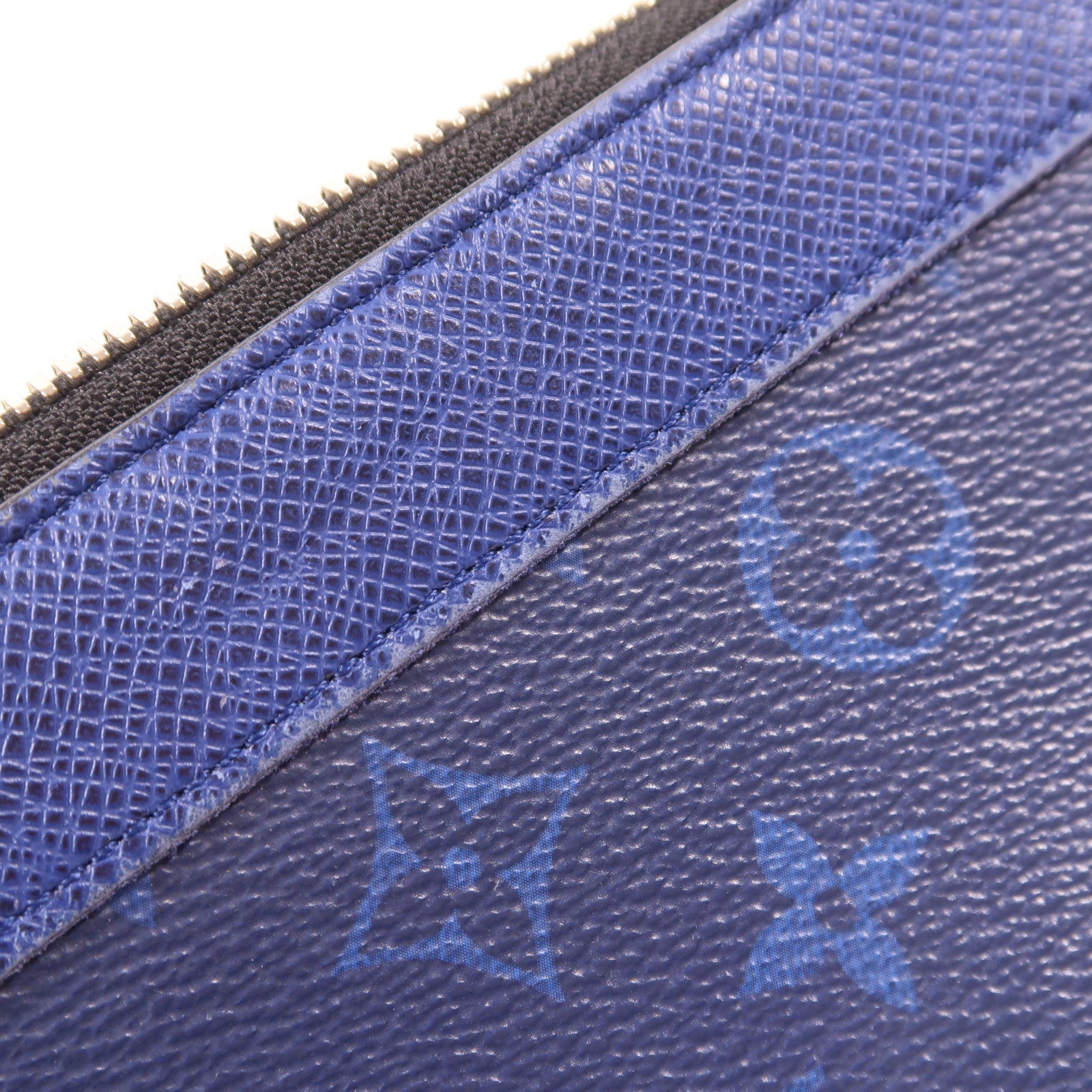 LOUIS VUITTON Taiga皮革Discovery Pochette銀扣手拿包