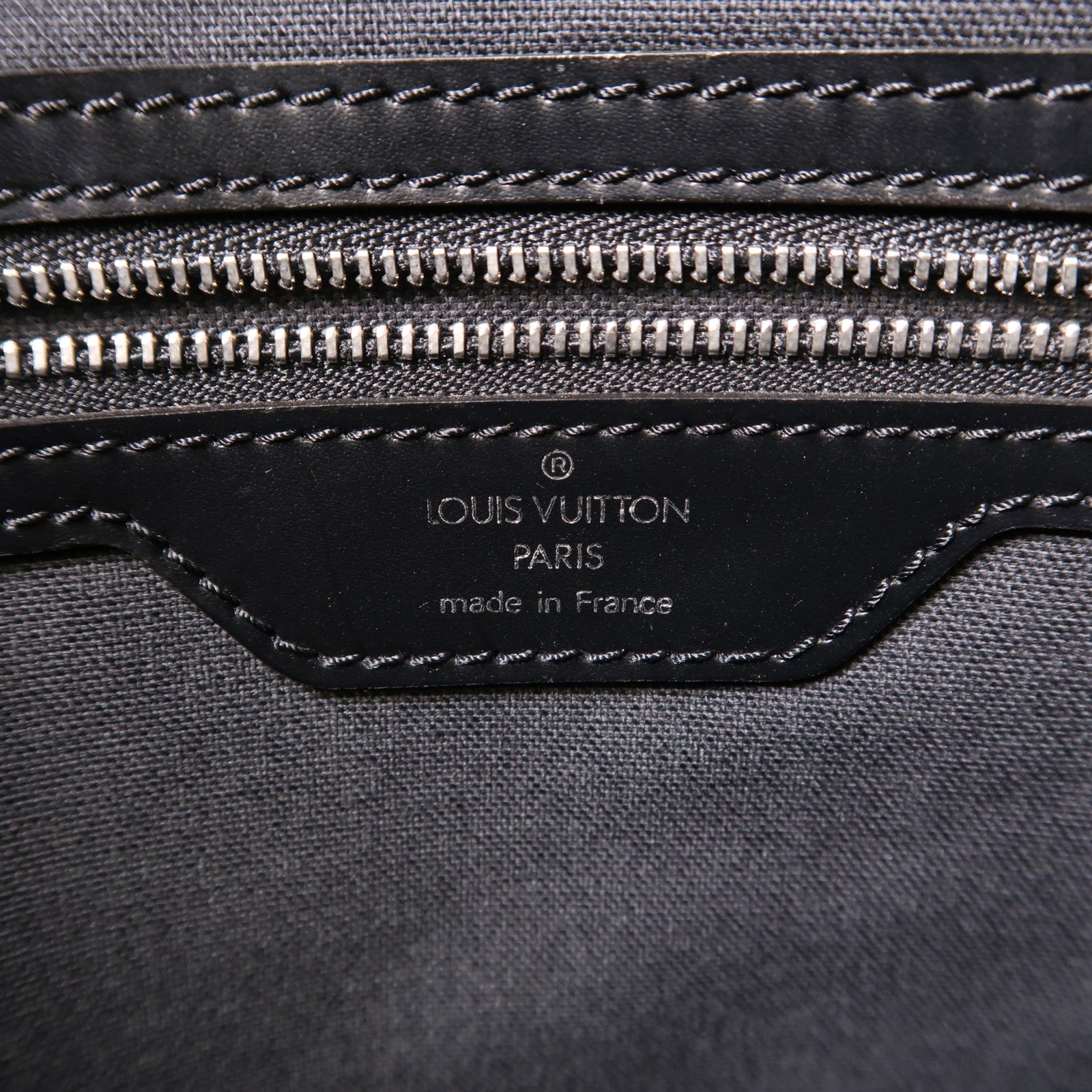 LOUIS VUITTON Taiga皮革Taiga Victor銀扣肩背袋