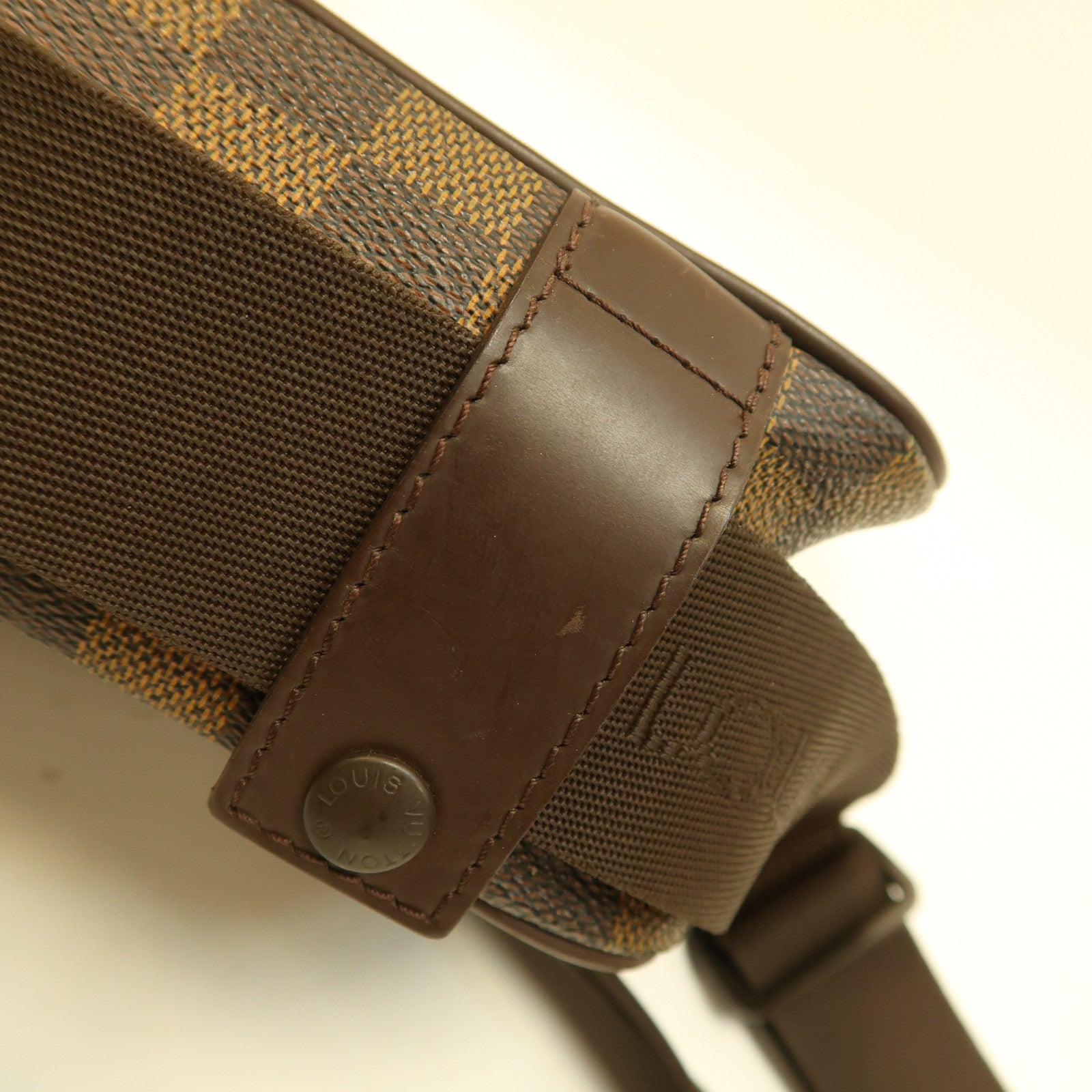 LOUIS VUITTON Damier Olav PM金扣肩背袋啡色