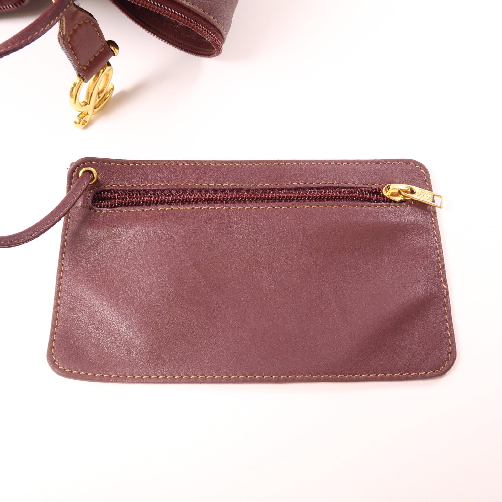 LOEWE 牛皮皮革Backpack金扣背包酒紅色