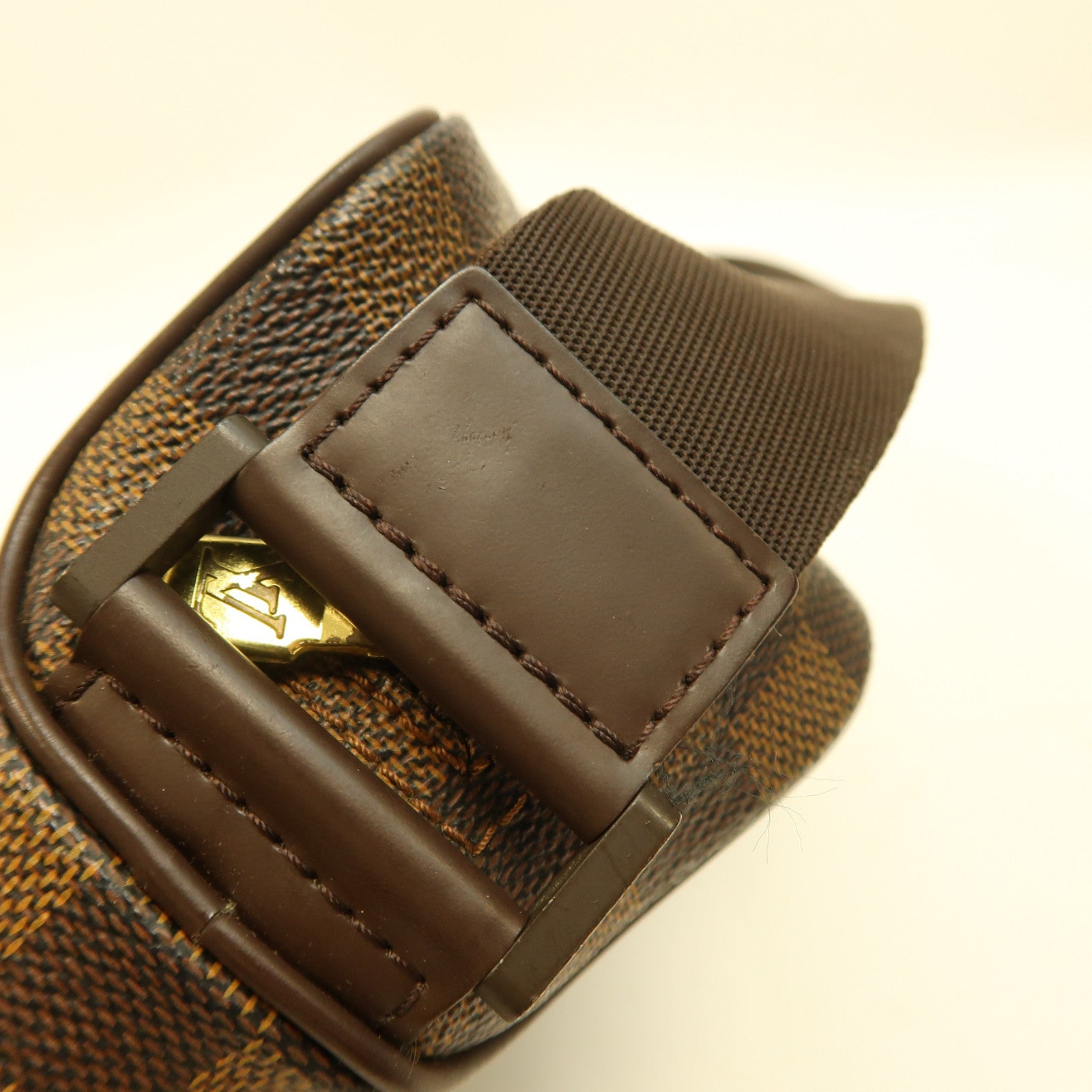 LOUIS VUITTON Damier Olav PM金扣肩背袋啡色