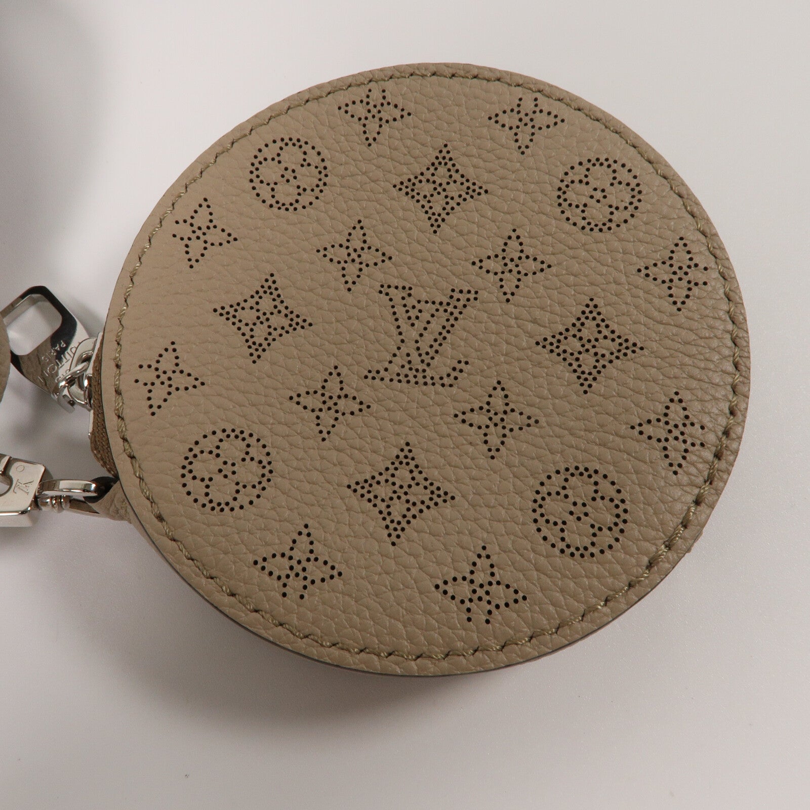 LOUIS VUITTON Mahina皮革Bella鏈帶肩背袋