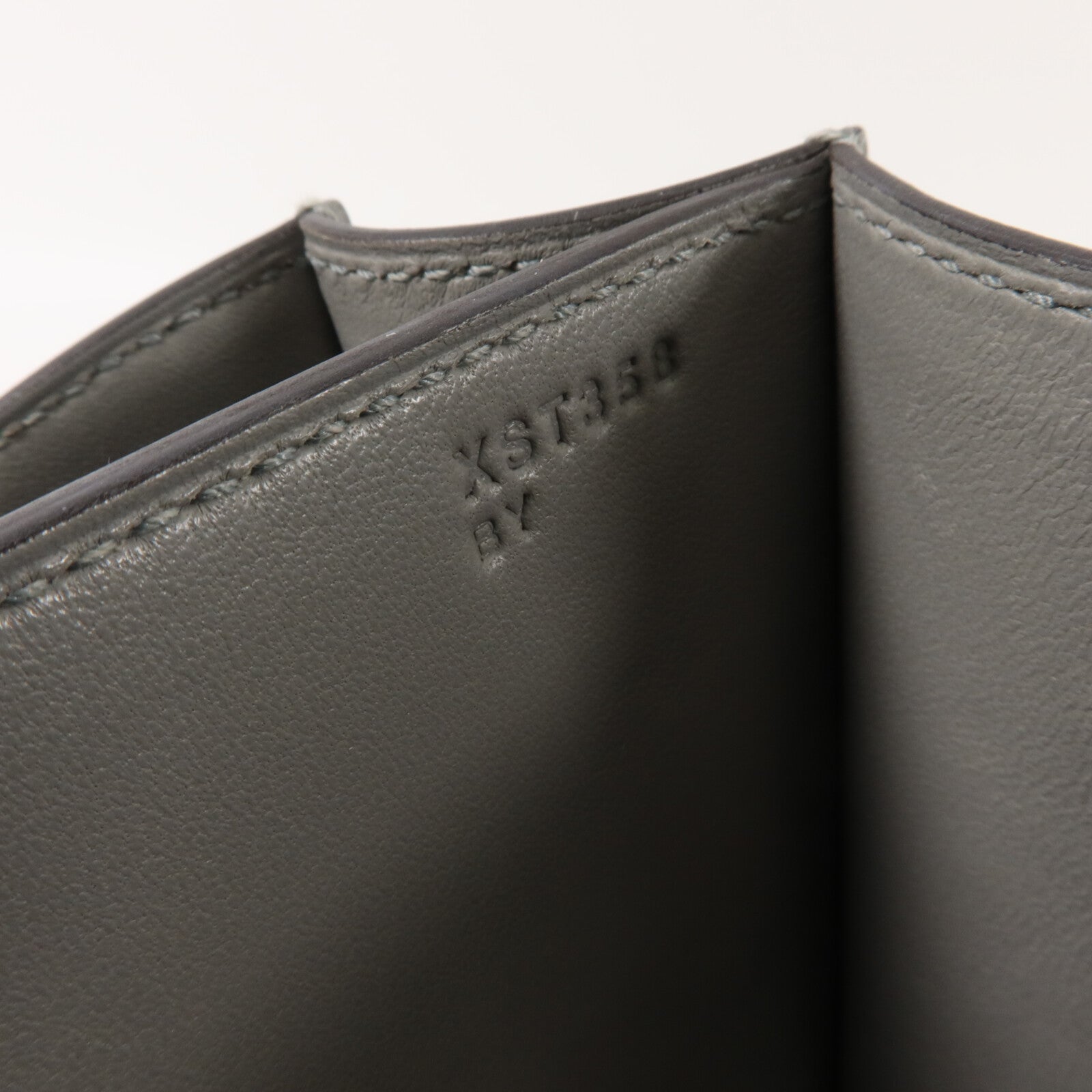 HERMES Epsom皮革Constance 24肩背袋Gris Mouette