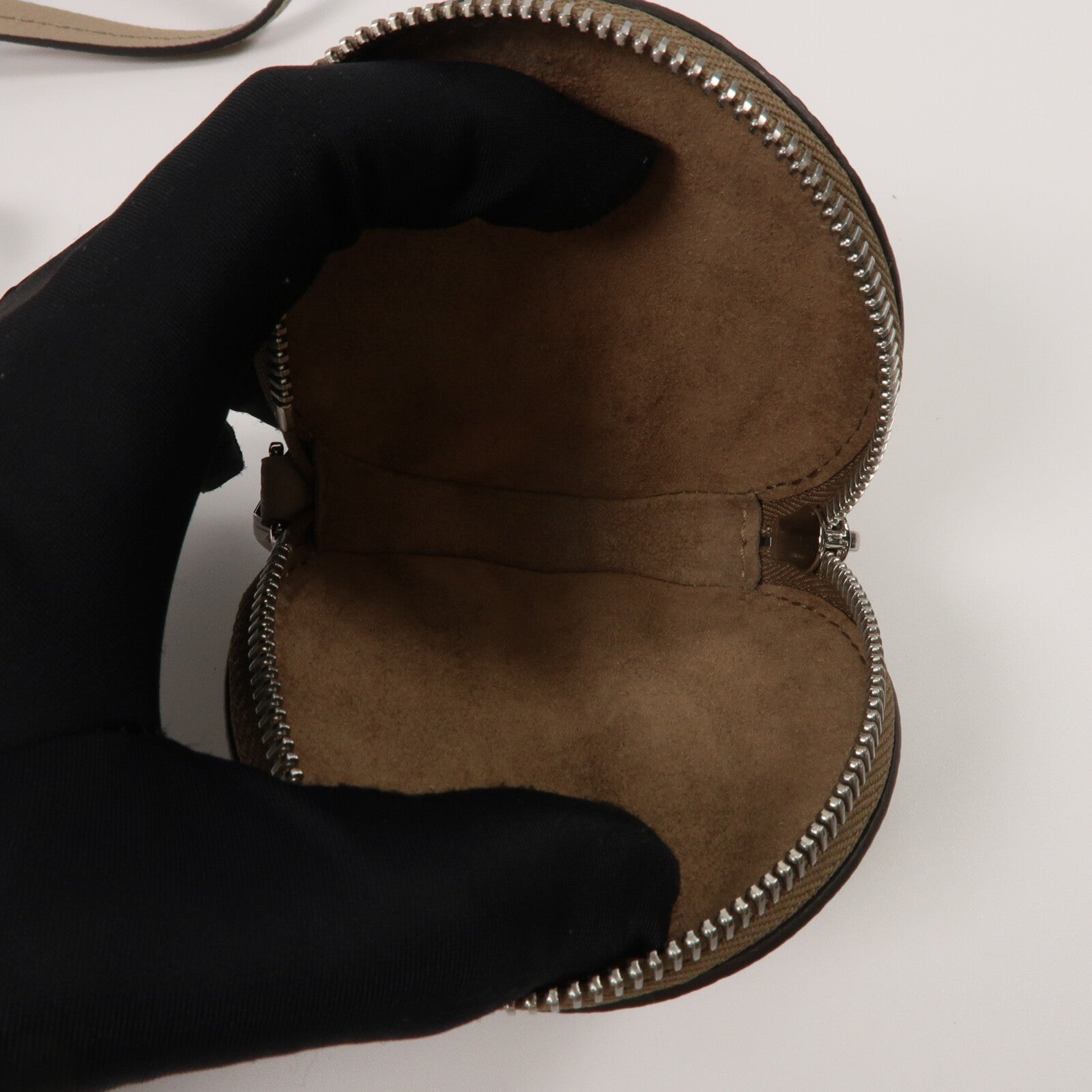 LOUIS VUITTON Mahina皮革Bella鏈帶肩背袋