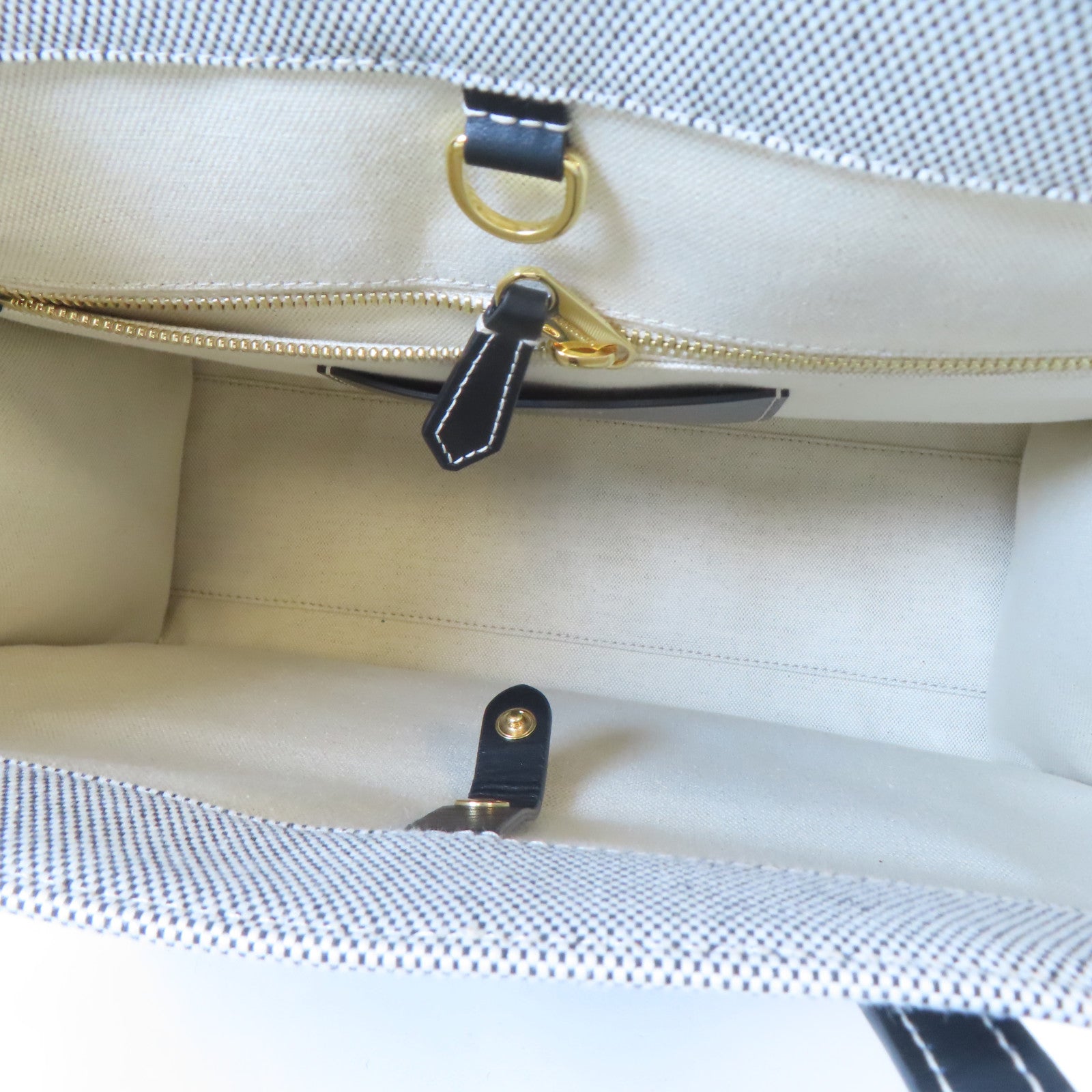 BURBERRY 【激減優惠】帆布/皮革Freya Tote Bag金扣手挽袋黑色/白色