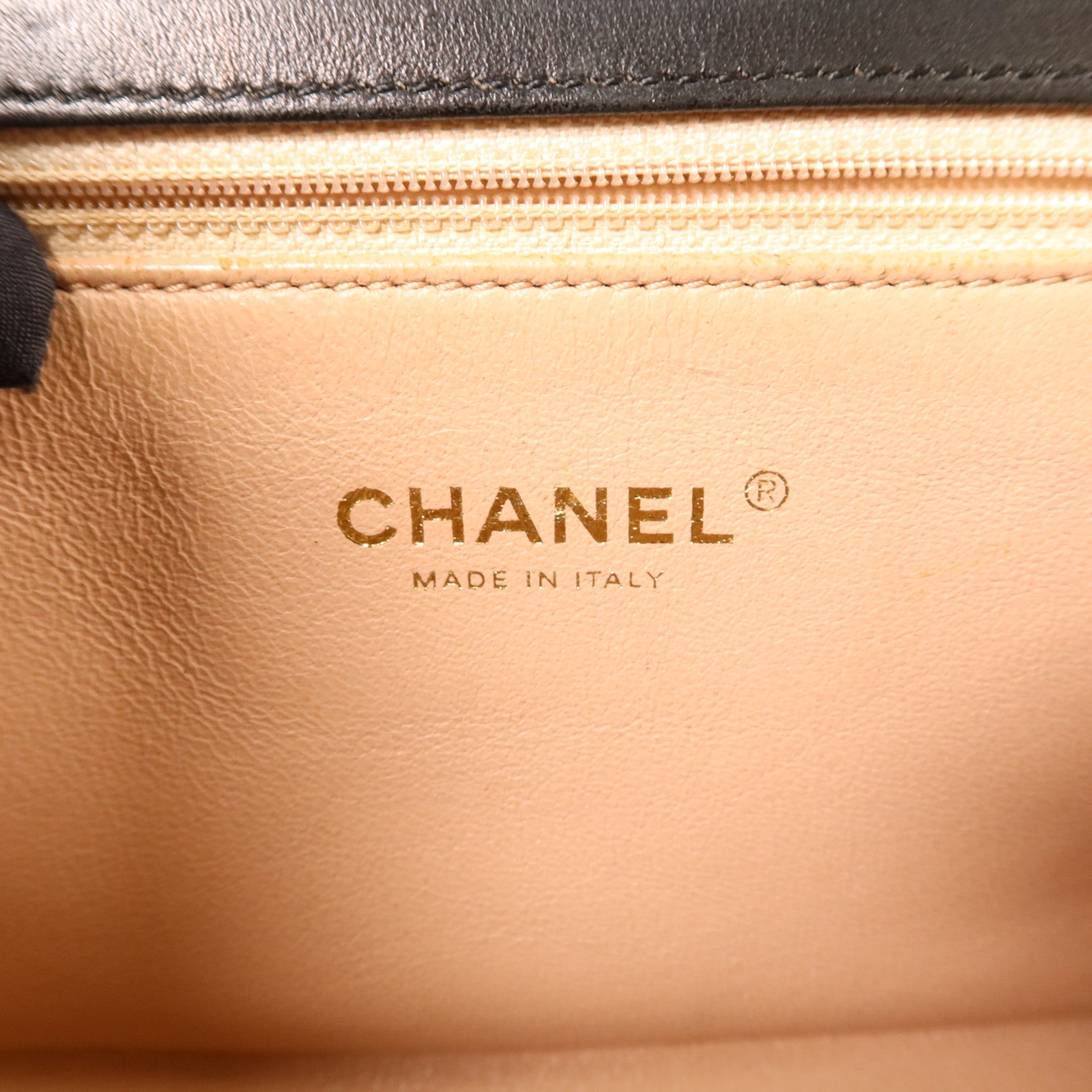 CHANEL 牛皮皮革Chain Shoulder金扣鏈帶肩背袋