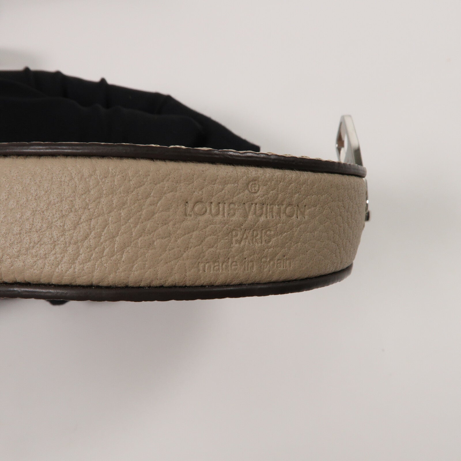 LOUIS VUITTON Mahina皮革Bella鏈帶肩背袋