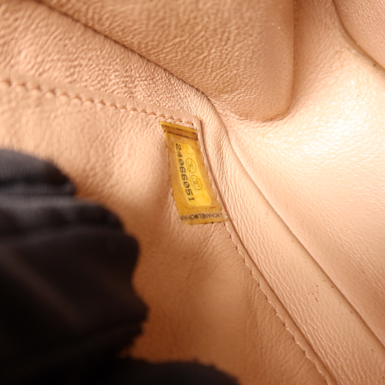 CHANEL 牛皮皮革Chain Shoulder金扣鏈帶肩背袋