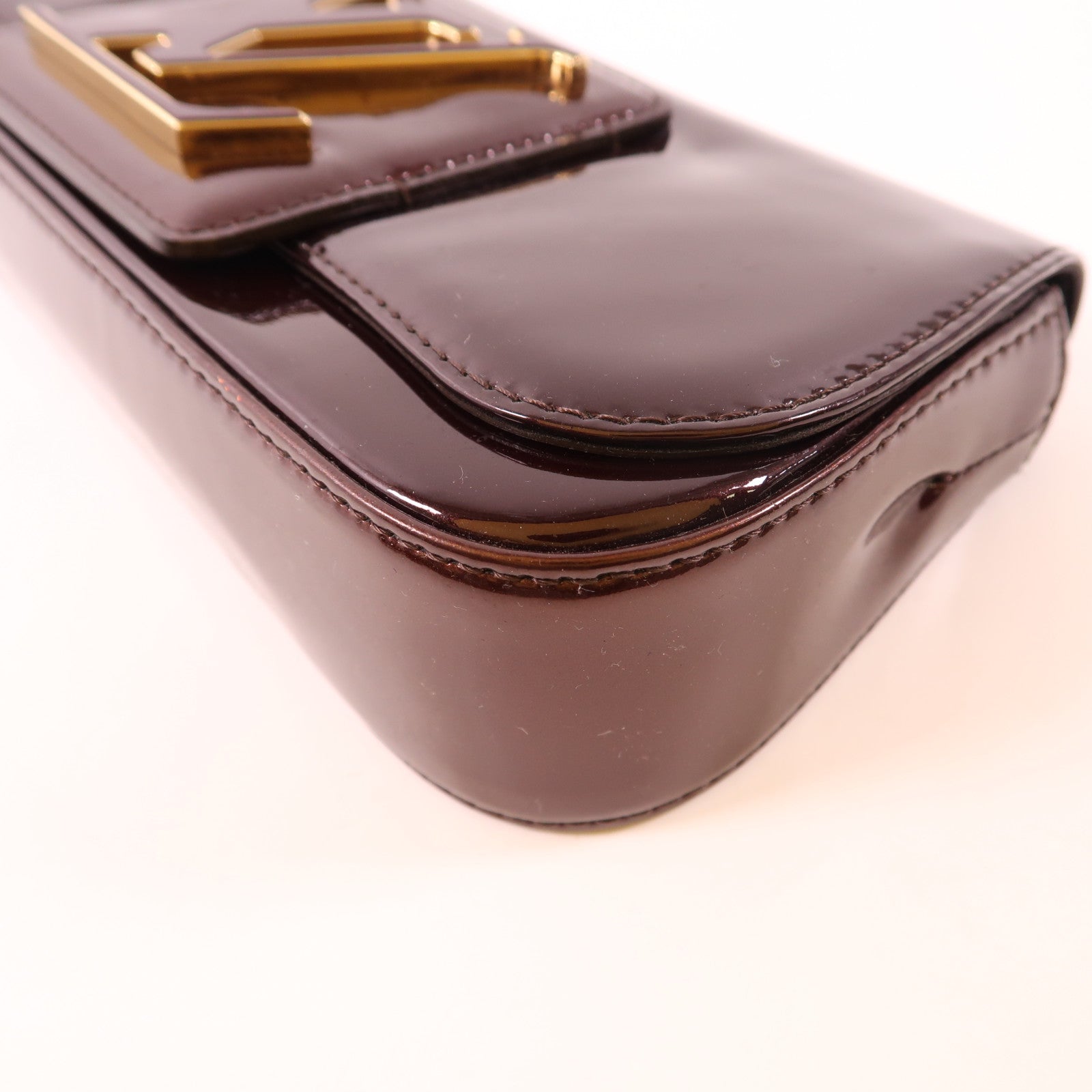LOUIS VUITTON Vernis Pouchette Sobe金扣手拿包