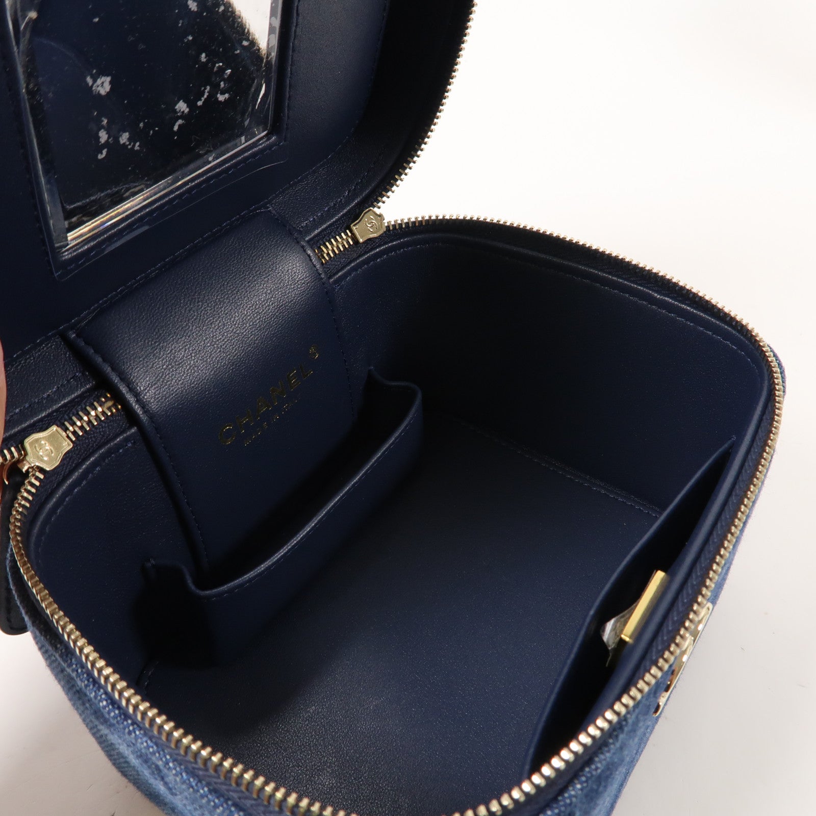 CHANEL 菱格牛仔布Vanity Case金扣手挽肩背兩用袋藍色