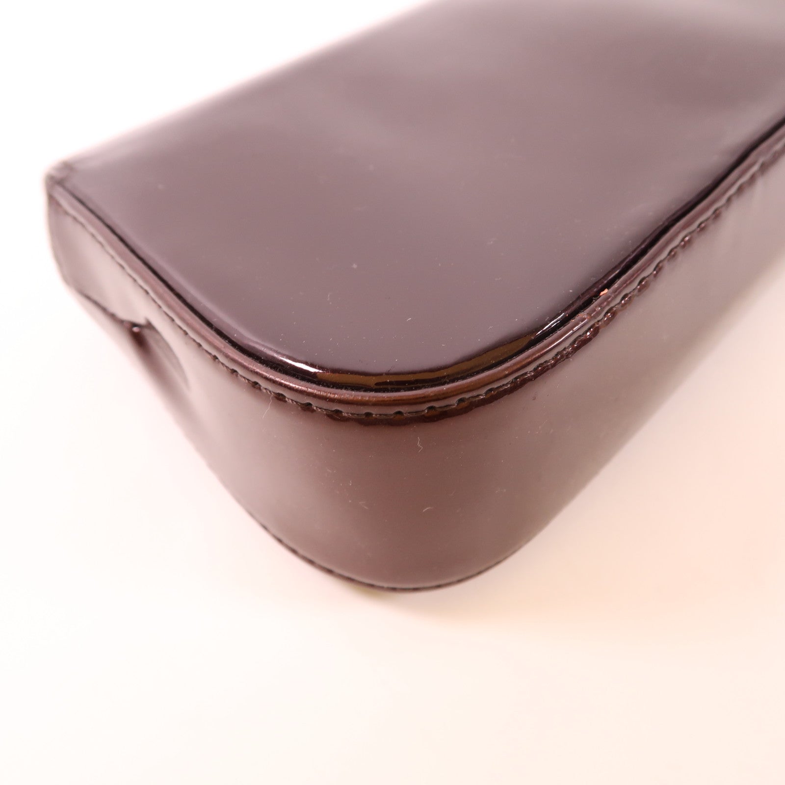 LOUIS VUITTON Vernis Pouchette Sobe金扣手拿包