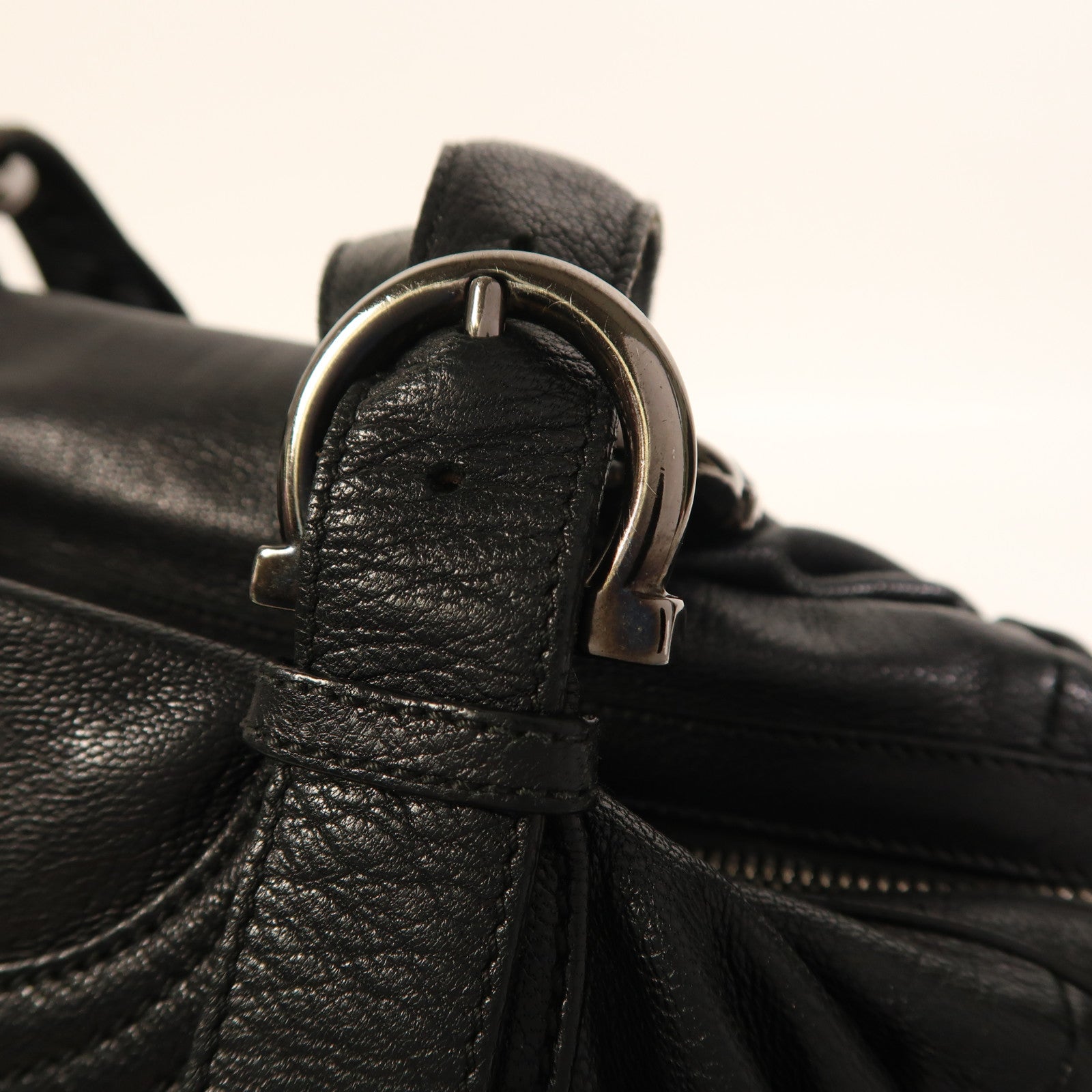 Salvatore Ferragamo 牛皮皮革Shoulder Bag肩背袋