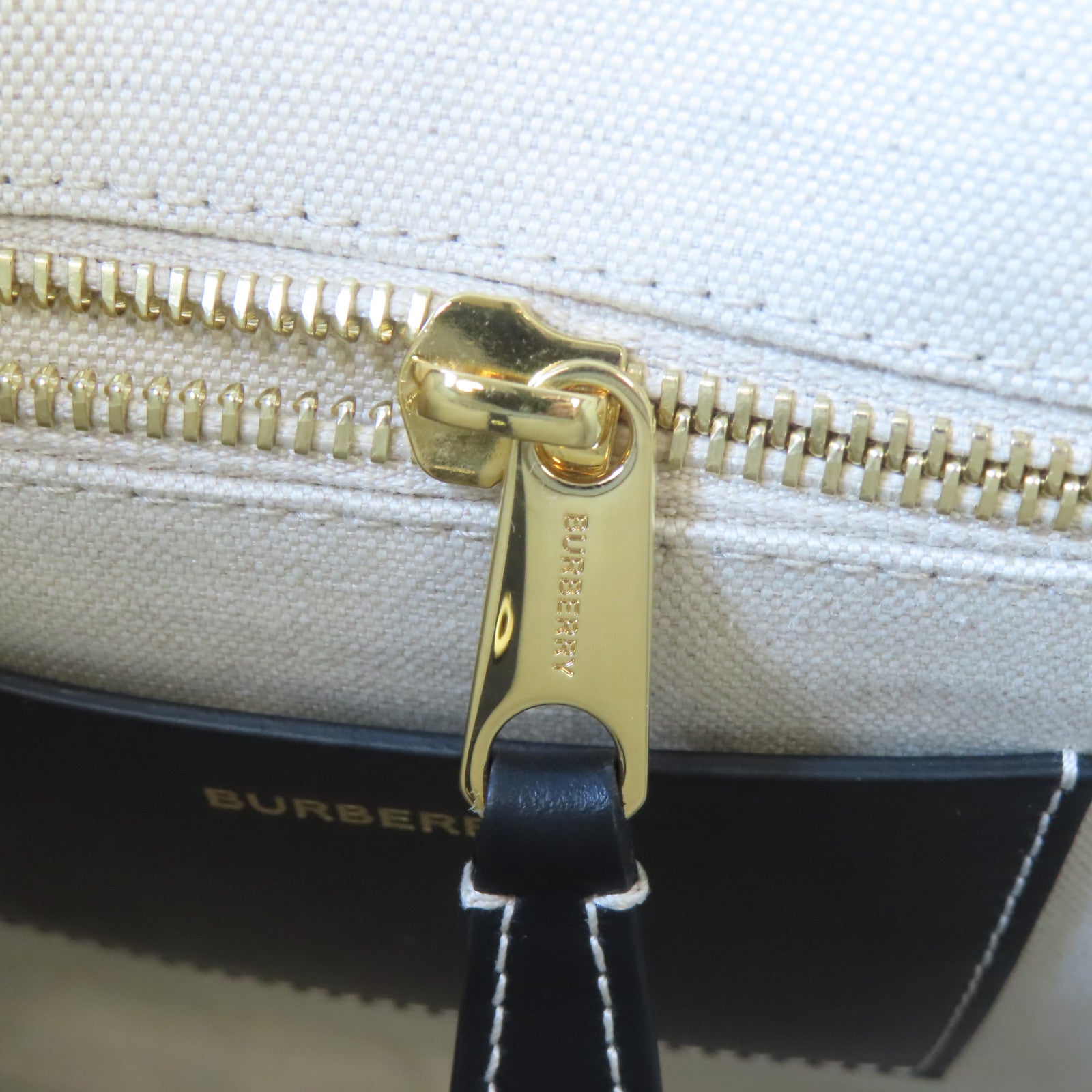 BURBERRY 【激減優惠】帆布/皮革Freya Tote Bag金扣手挽袋黑色/白色