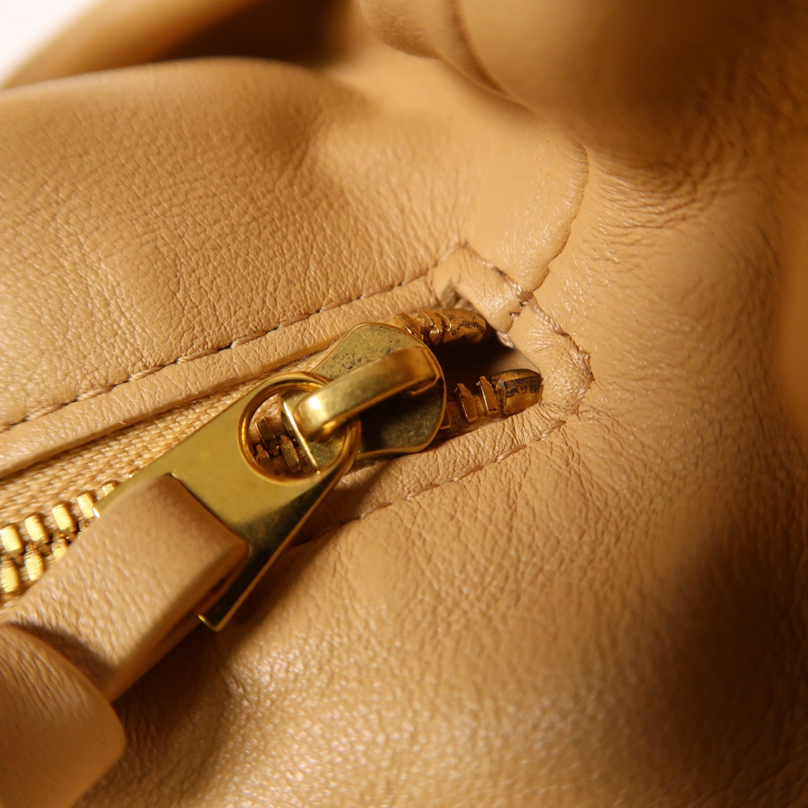 BOTTEGA VENETA 羊皮皮革Mini Double Knot金扣手挽袋