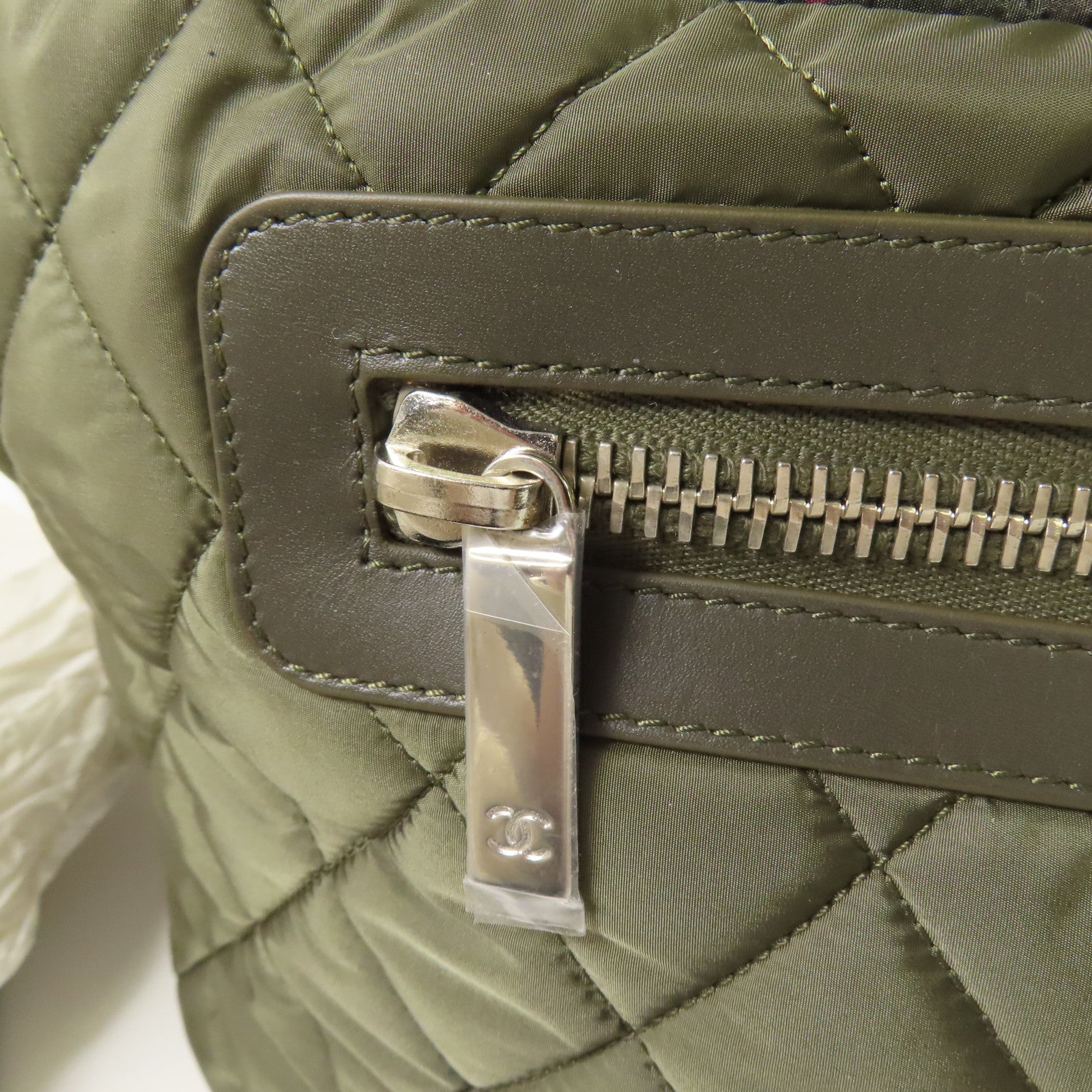 CHANEL 尼龍Cocoon銀扣肩背袋