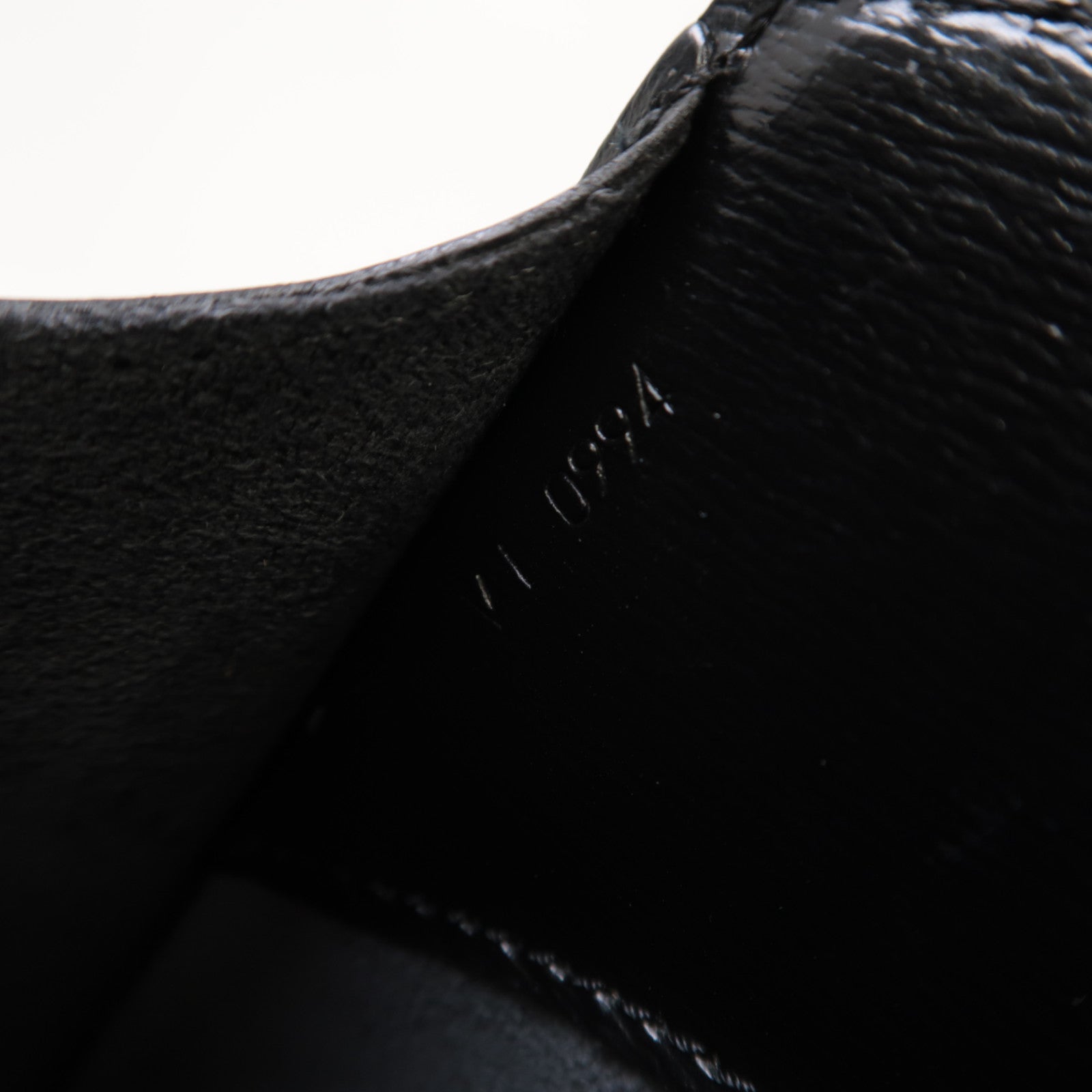 LOUIS VUITTON Epi Cluny金扣肩背袋黑色
