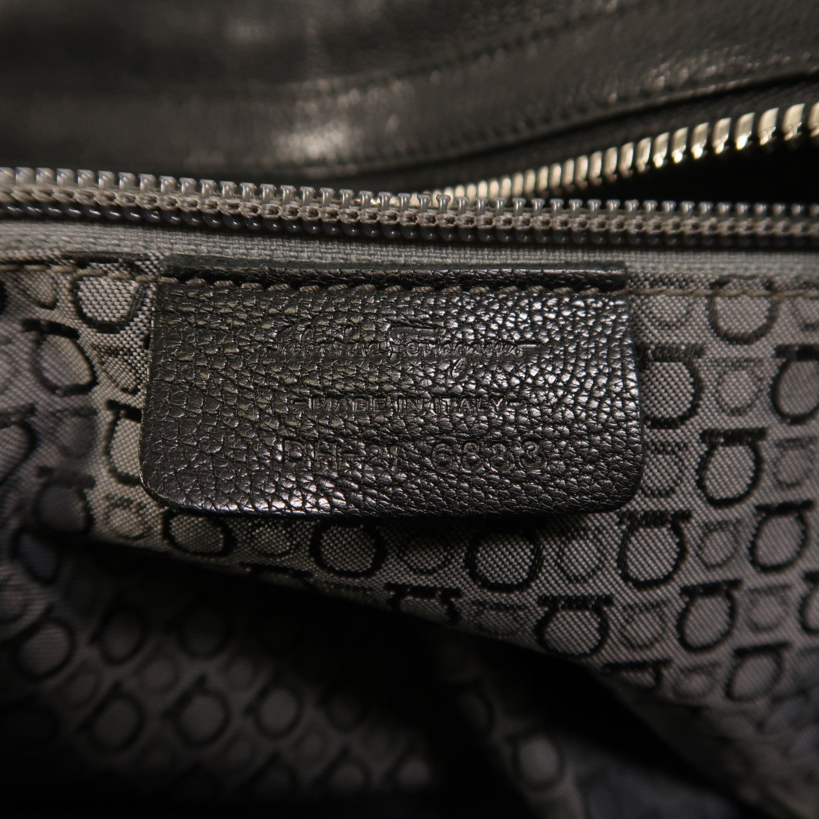 Salvatore Ferragamo 牛皮皮革Shoulder Bag肩背袋