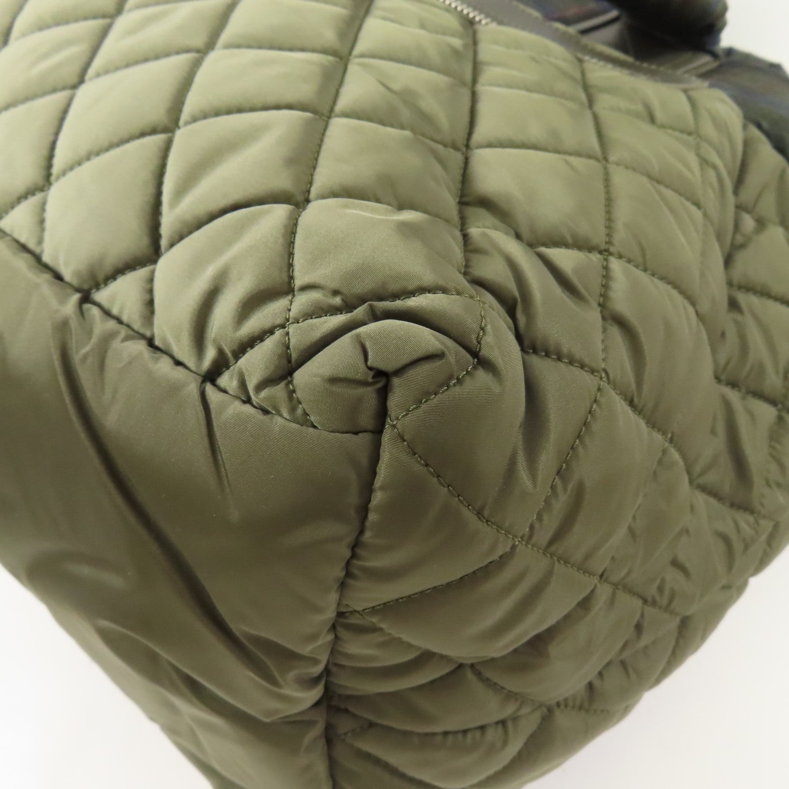 CHANEL 尼龍Cocoon銀扣肩背袋