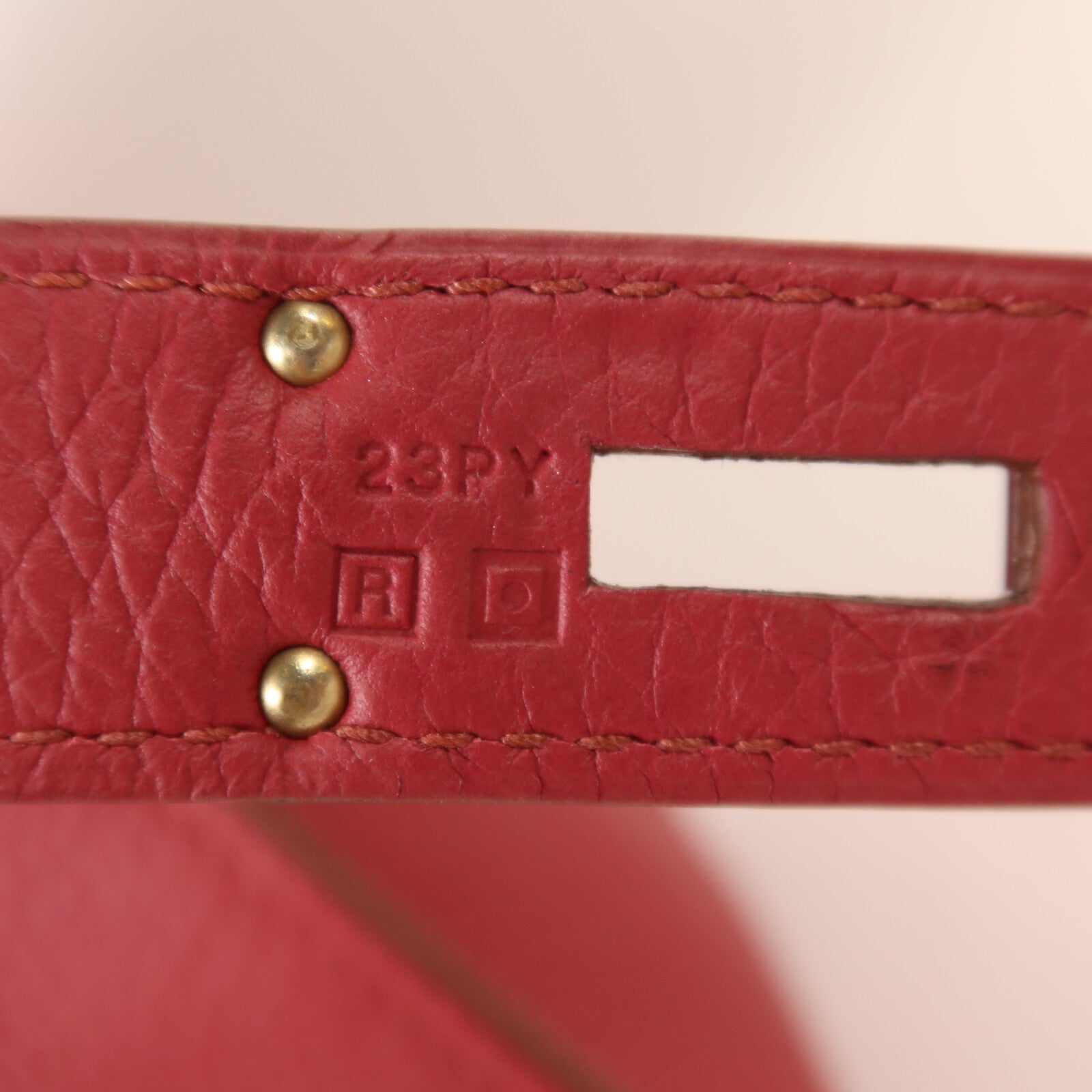HERMES Clemence皮革Jypsiere 31肩背袋Rouge Grenade
