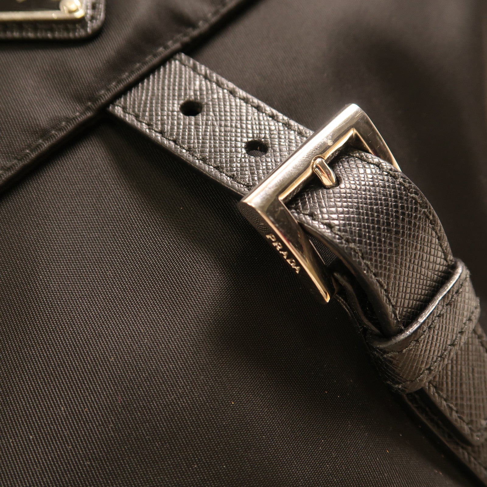 PRADA 尼龍Shoulder Bag銀扣肩背袋