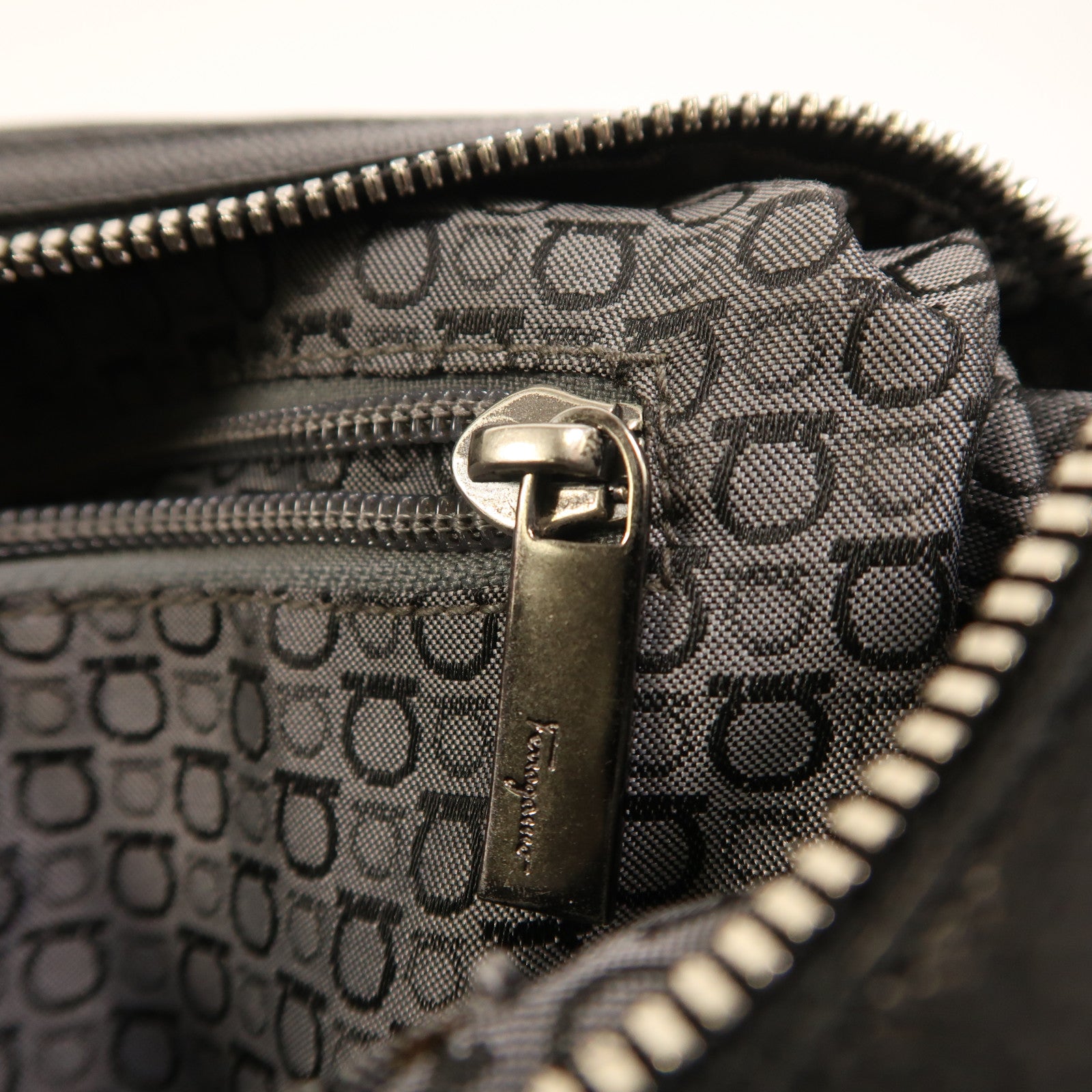 Salvatore Ferragamo 牛皮皮革Shoulder Bag肩背袋