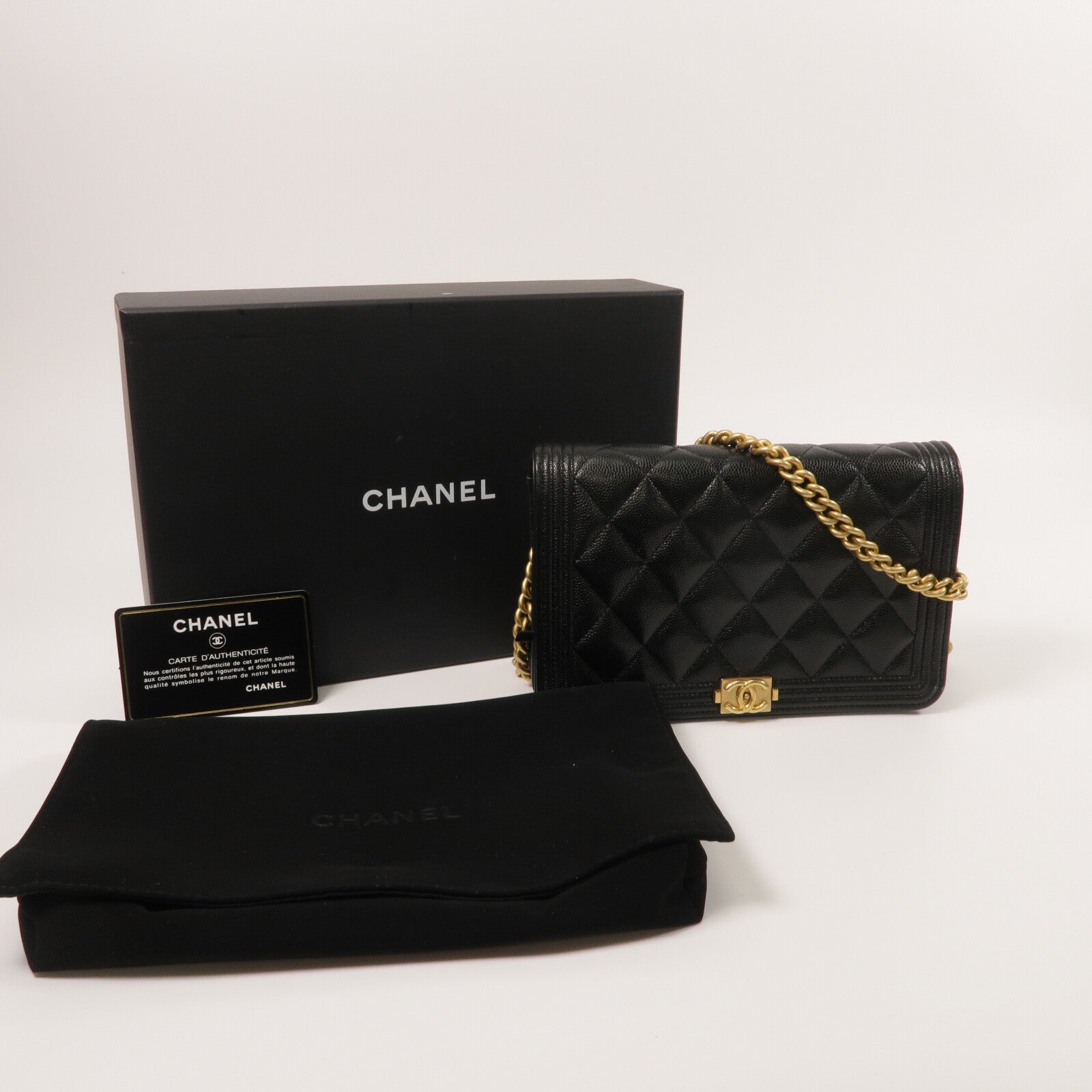 CHANEL 牛皮皮革Boy Wallet On Chain鏈帶肩背袋