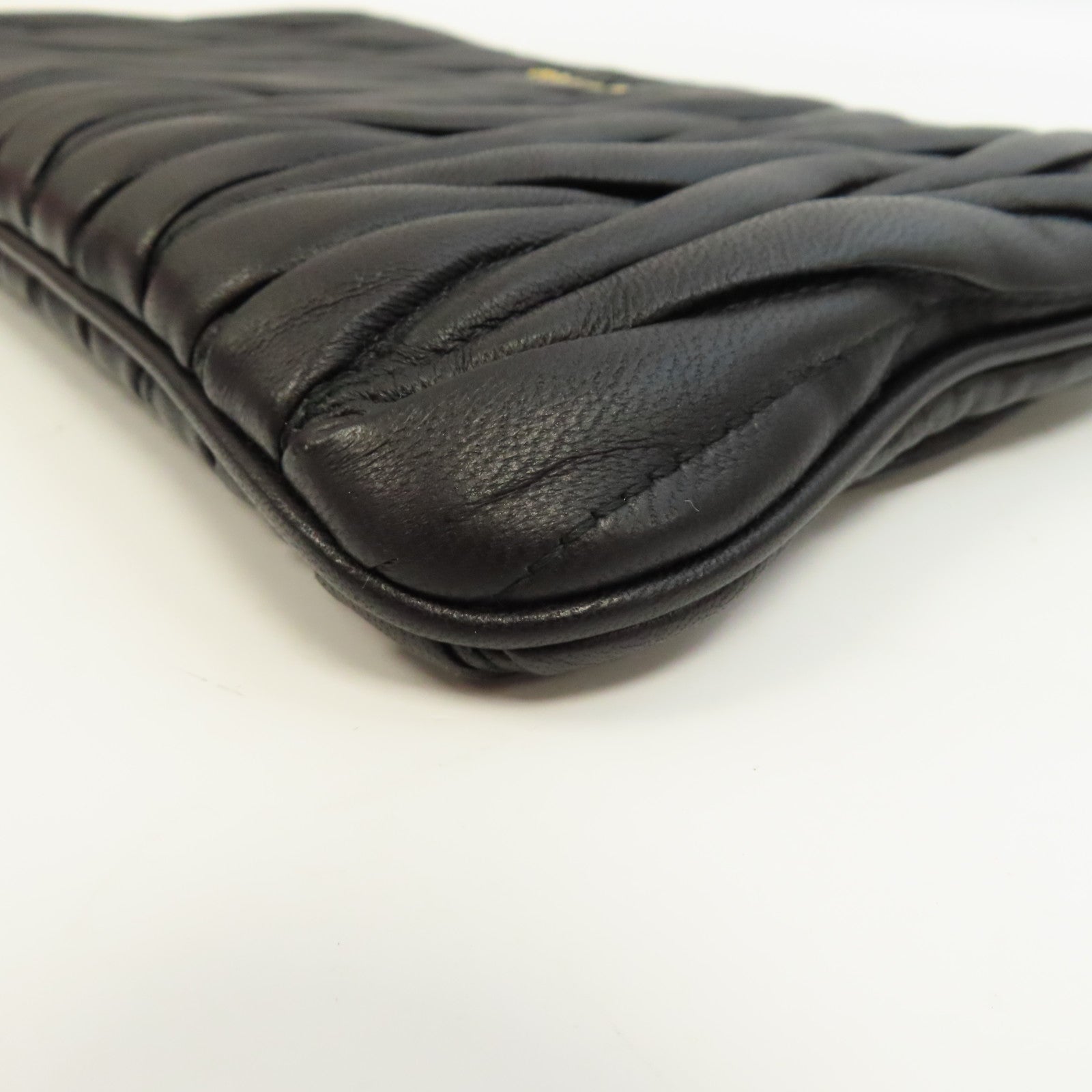 Miu Miu 羊皮皮革Clutch Bag金扣手拿包黑色