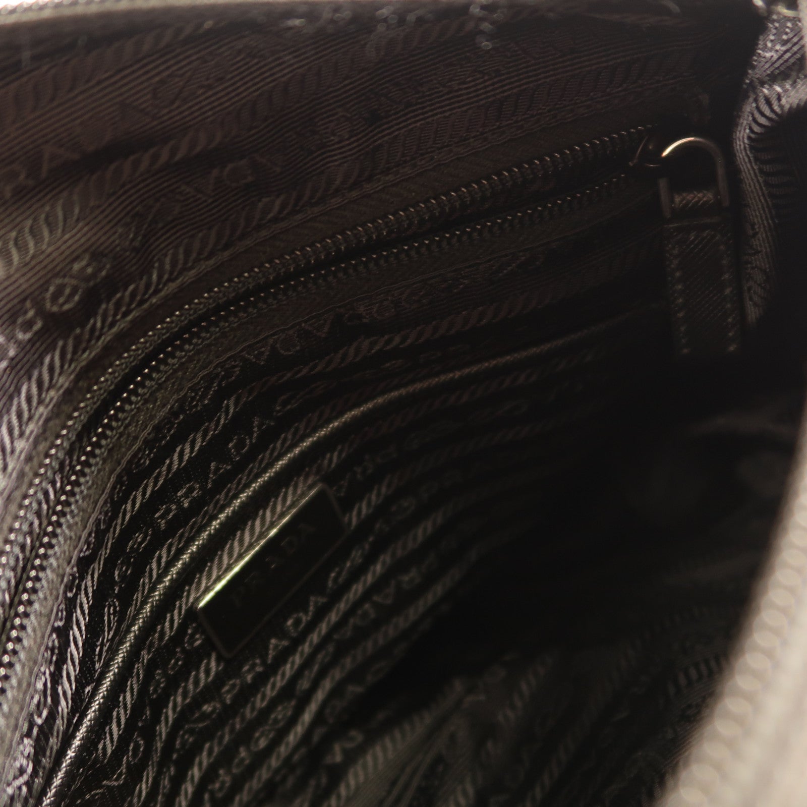 PRADA 尼龍Shoulder Bag銀扣肩背袋