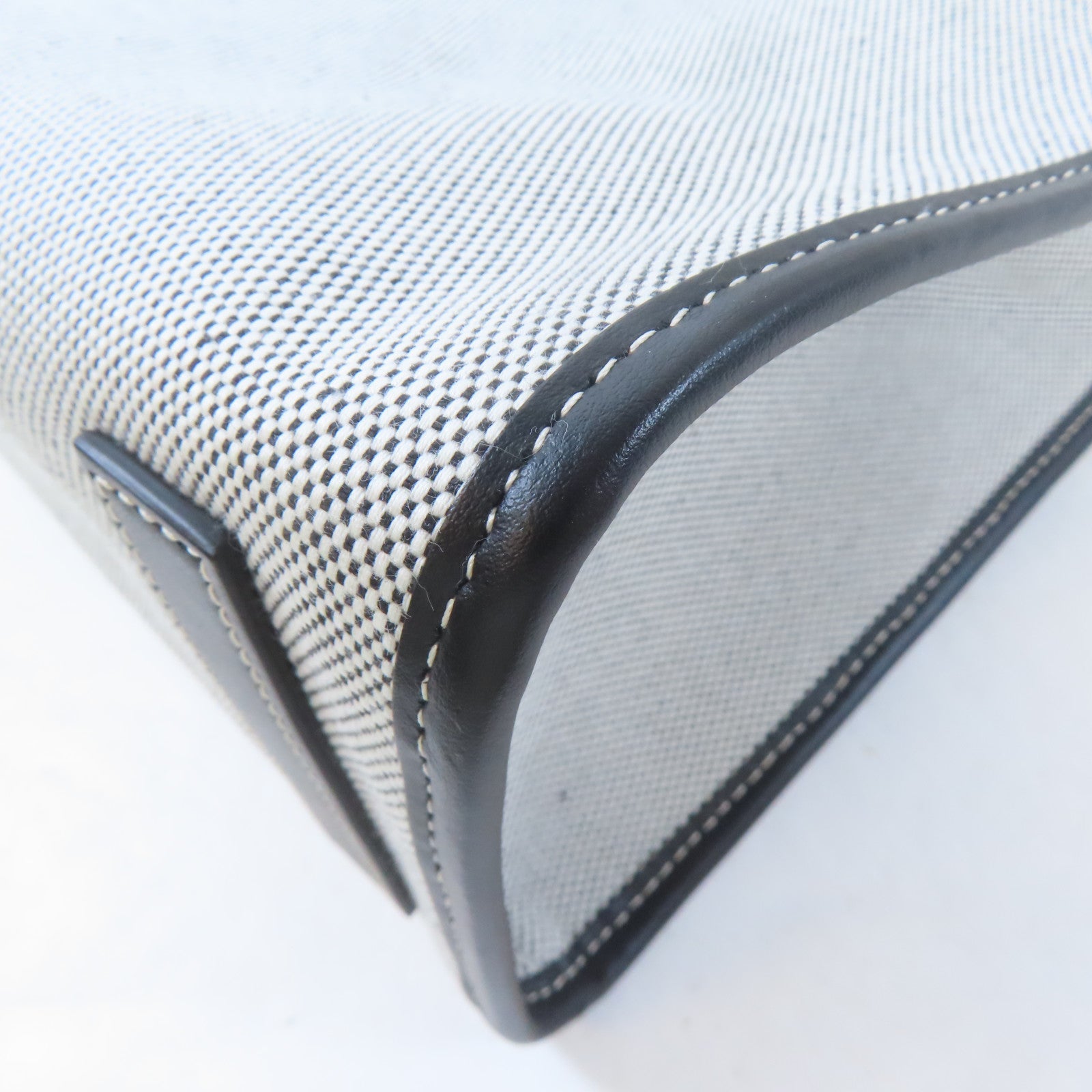BURBERRY 【激減優惠】帆布/皮革Freya Tote Bag金扣手挽袋黑色/白色