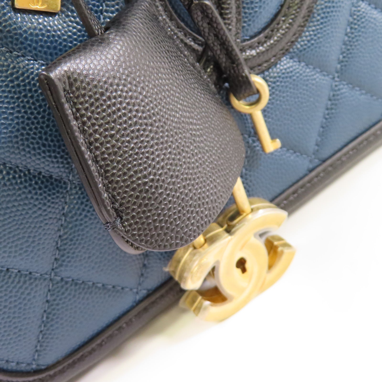 CHANEL 【激減優惠】菱格Caviar皮革Vanity Chain 2Way Shoulder Bag金扣鏈帶手挽肩背兩用袋寶藍色/黑色