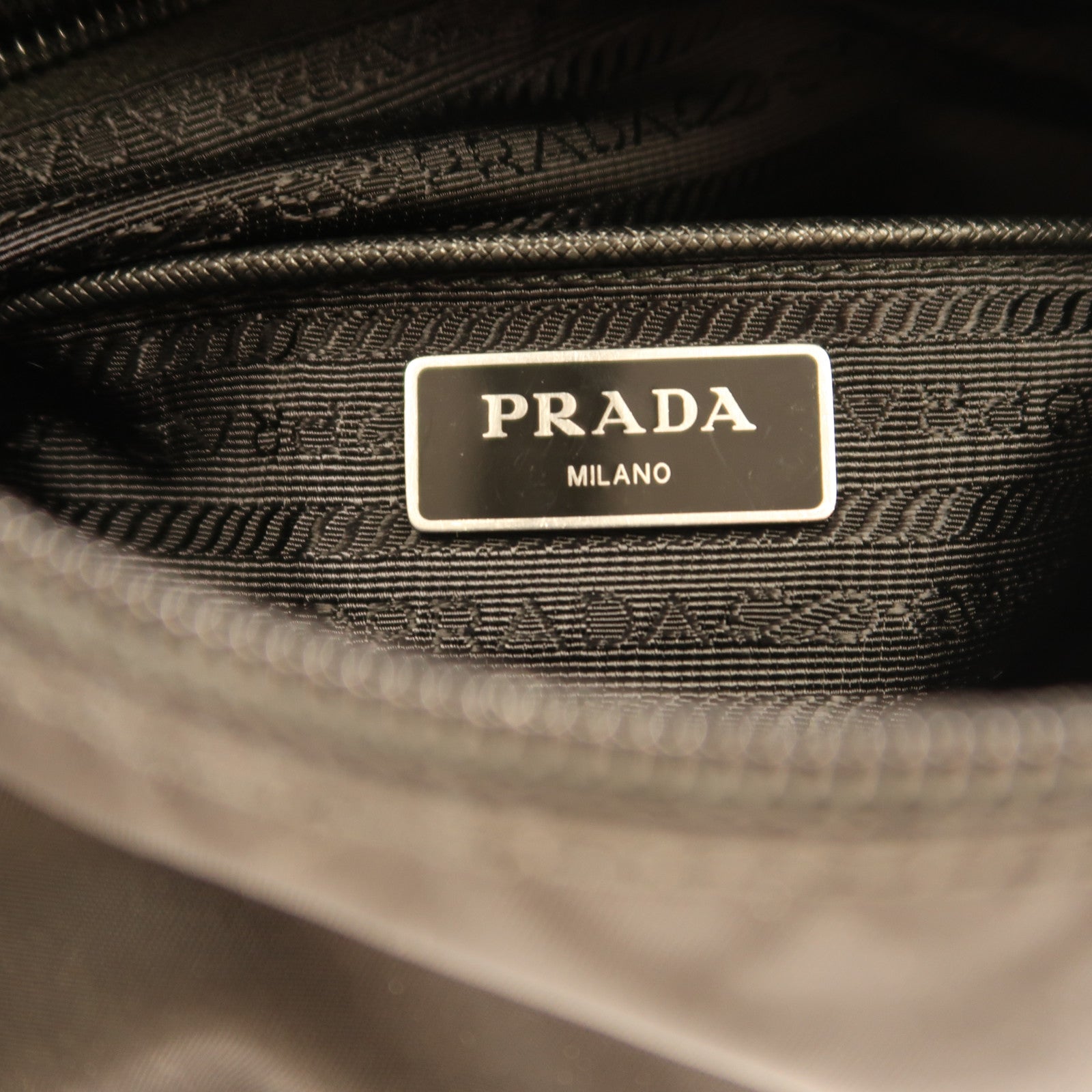 PRADA 尼龍Shoulder Bag銀扣肩背袋