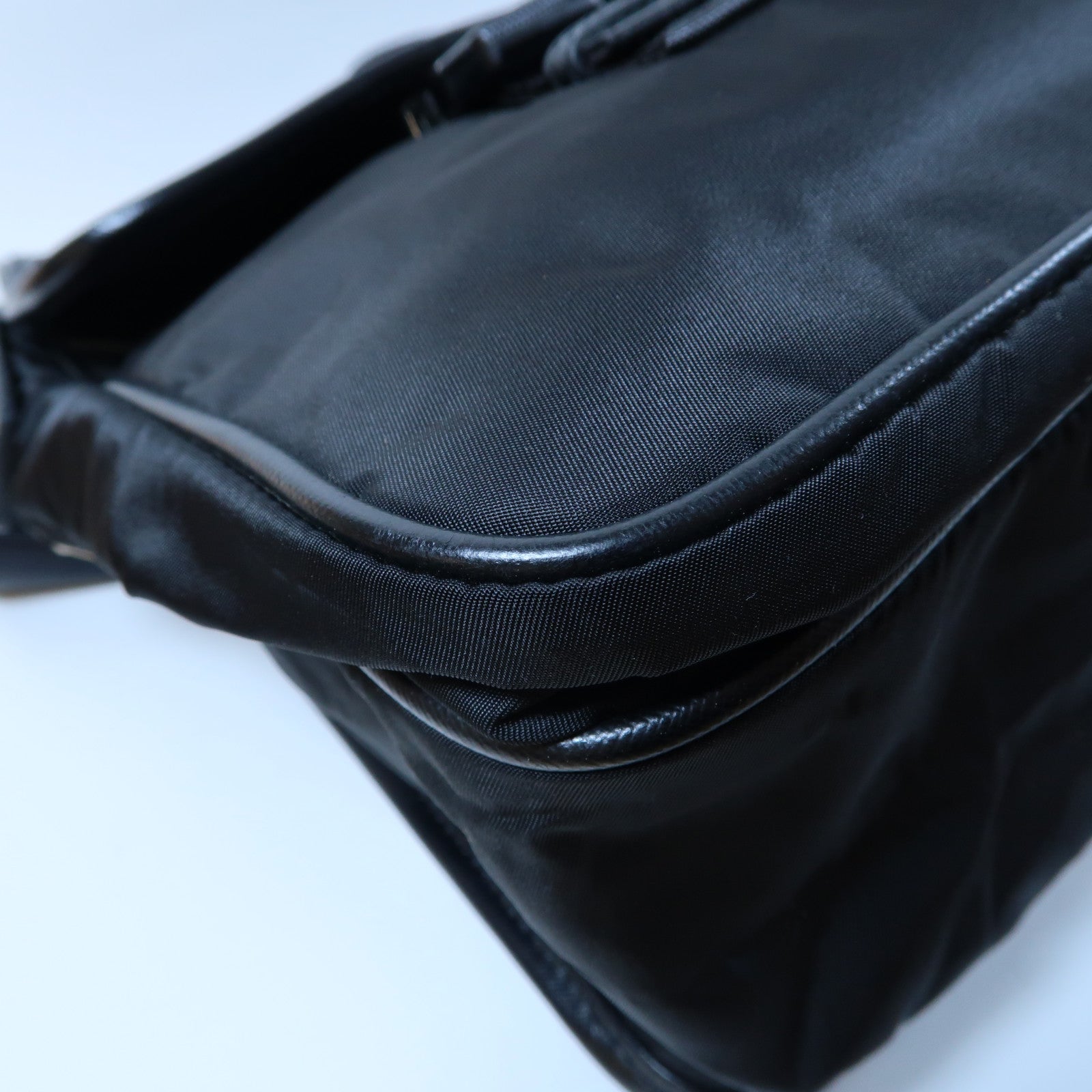 PRADA 尼龍Shoulder Bag銀扣肩背袋黑色