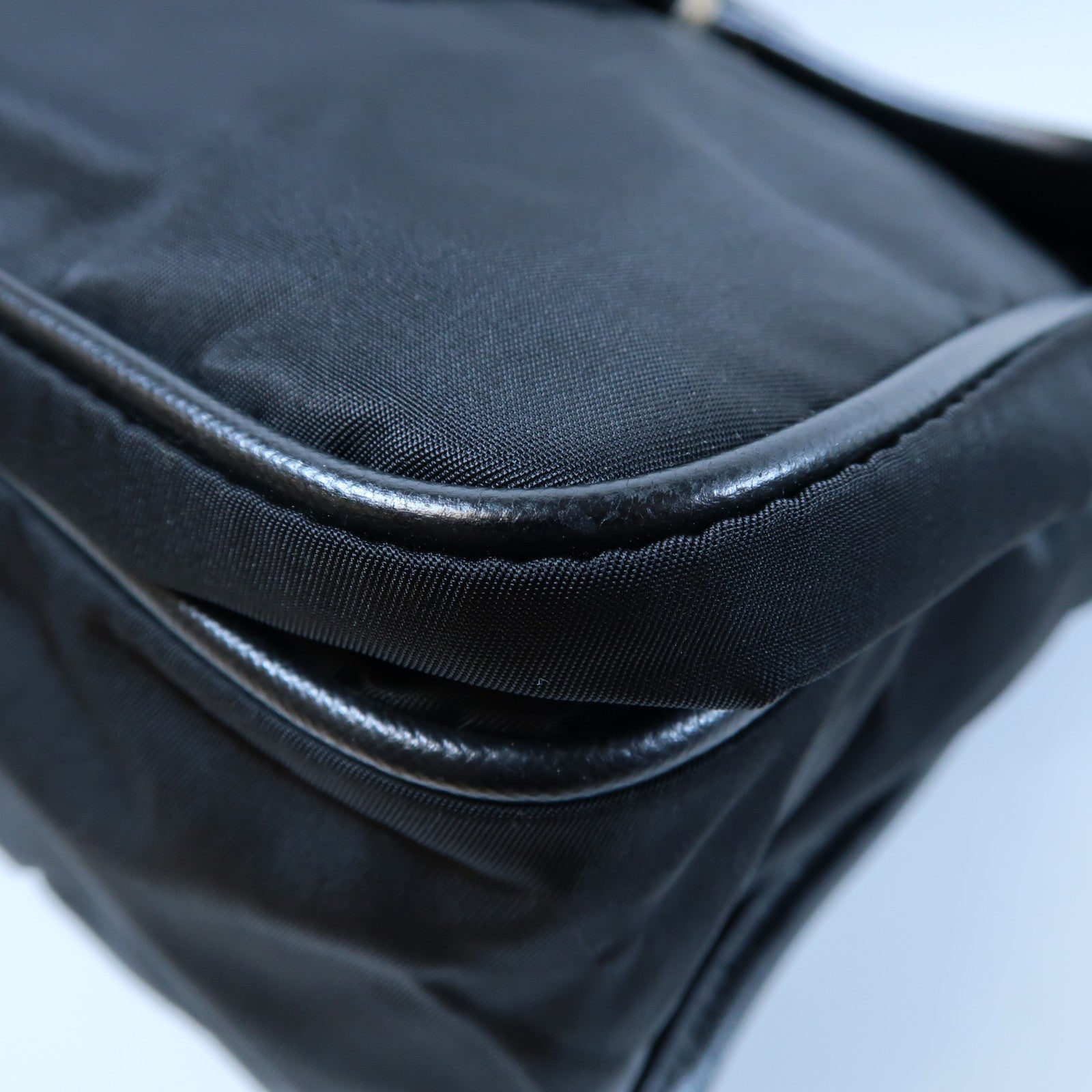 PRADA 尼龍Shoulder Bag銀扣肩背袋黑色