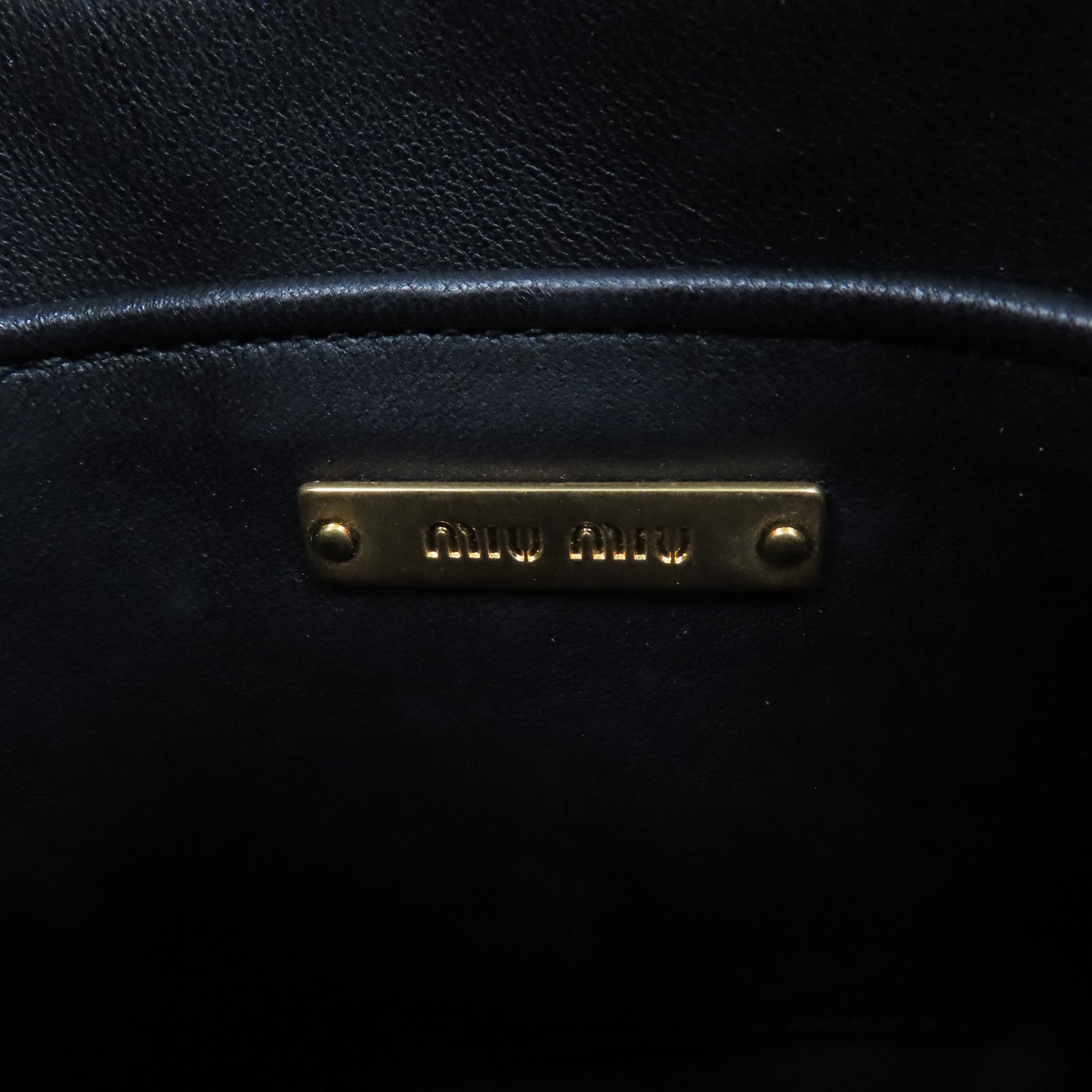 Miu Miu 羊皮皮革Clutch Bag金扣手拿包黑色