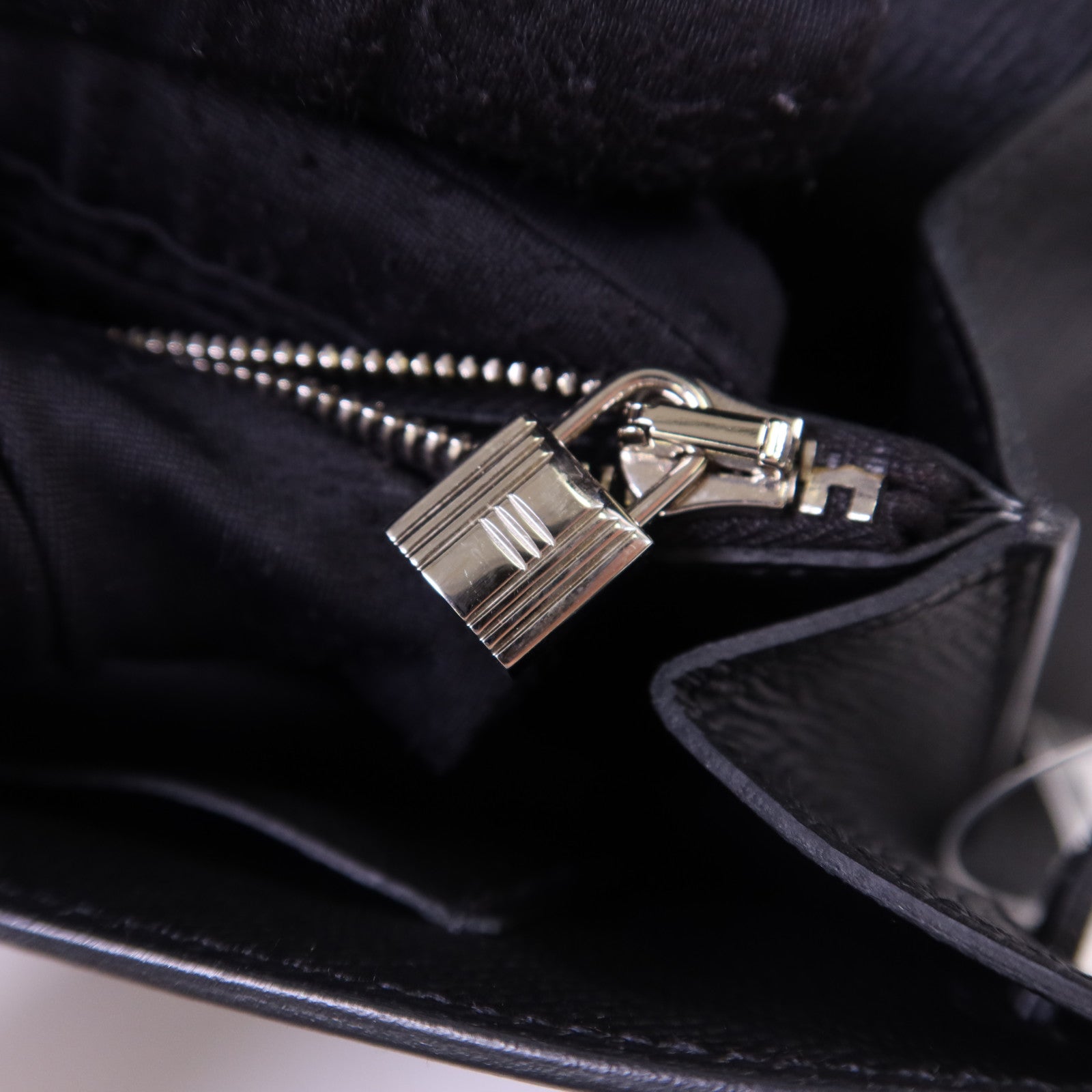 HERMES Epsom皮革Kelly To Go銀扣肩背袋Noir